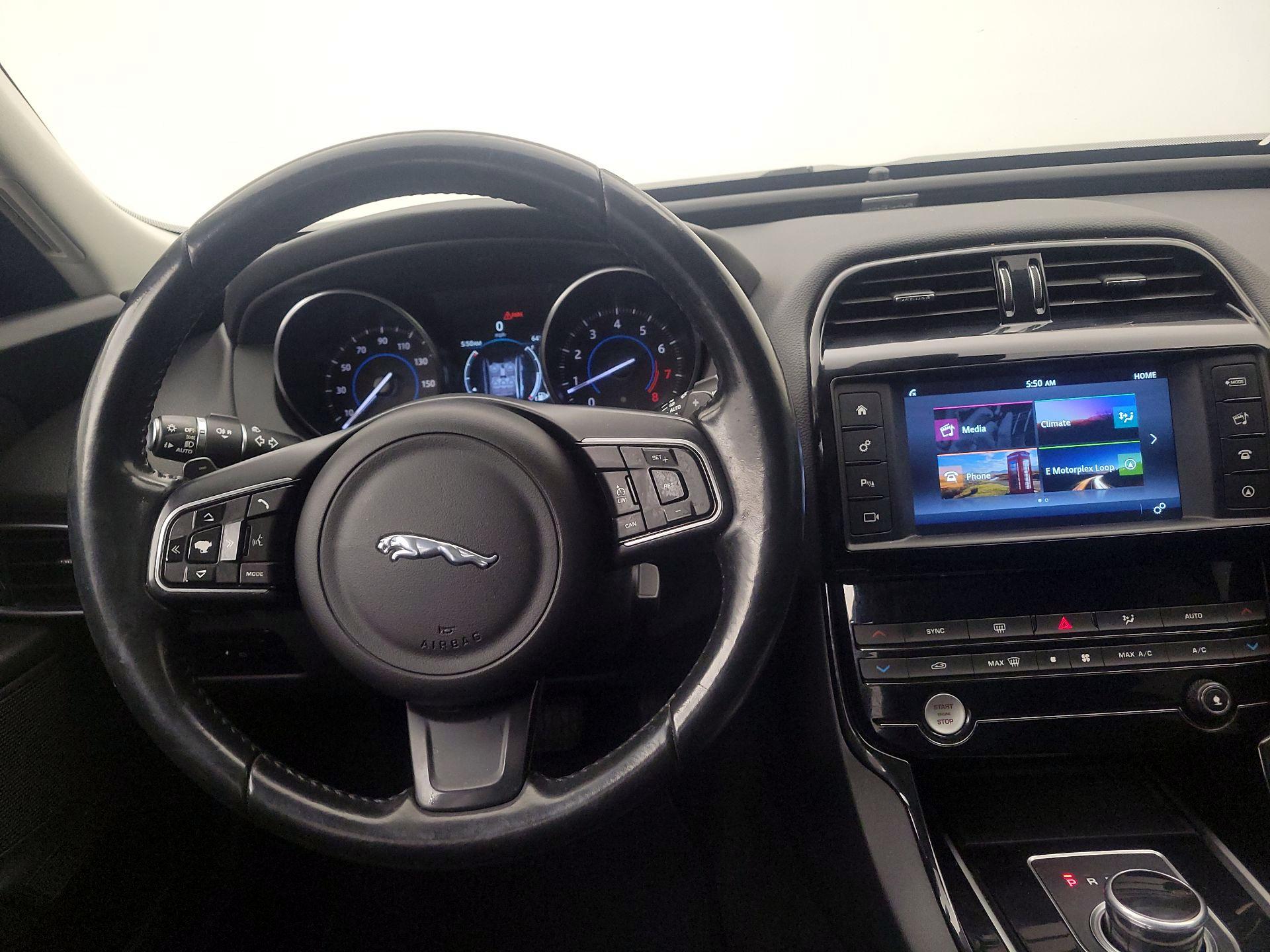 Thumbnail: 2017 Jaguar XE - 10