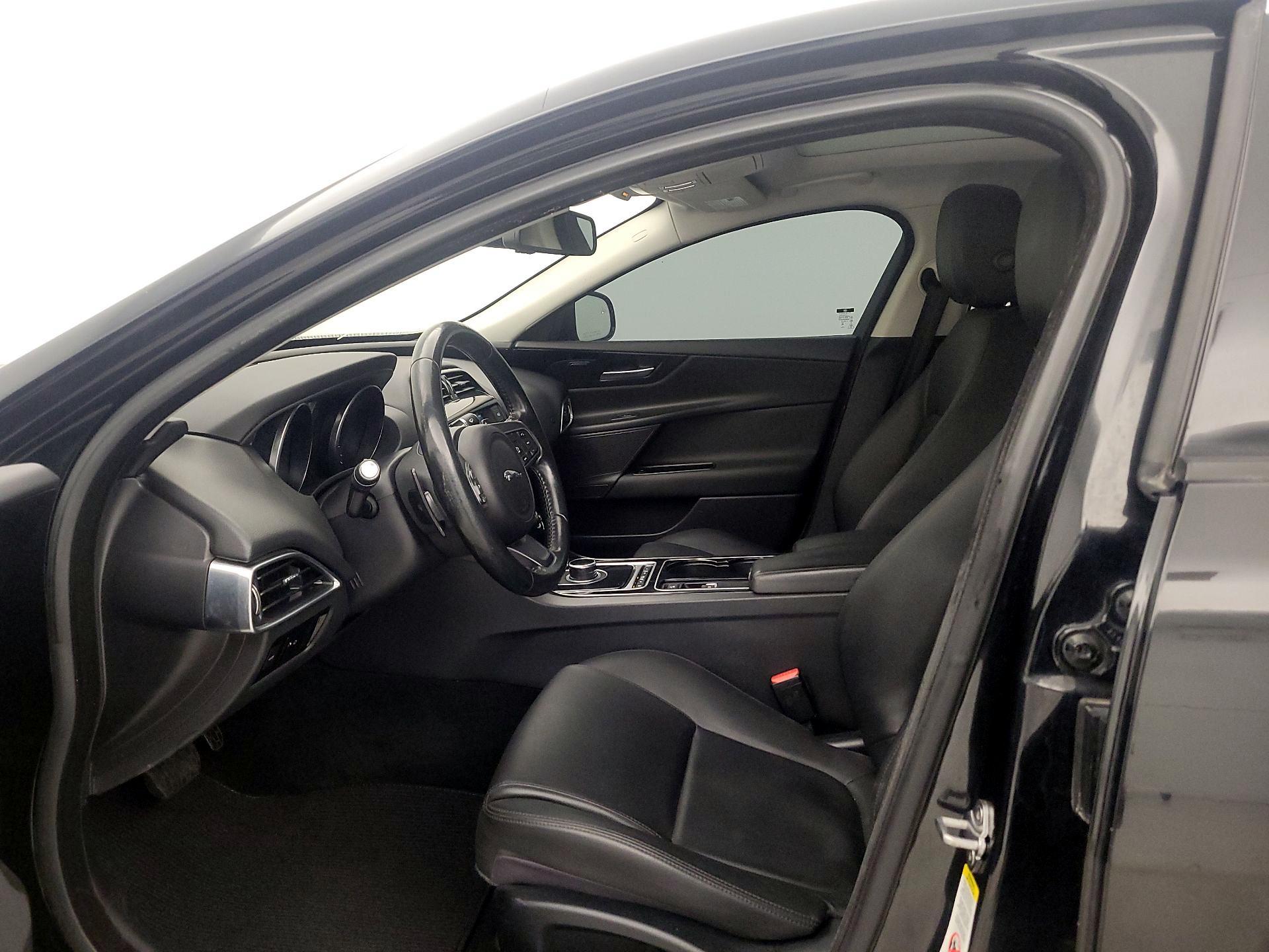 Thumbnail: 2017 Jaguar XE - 11