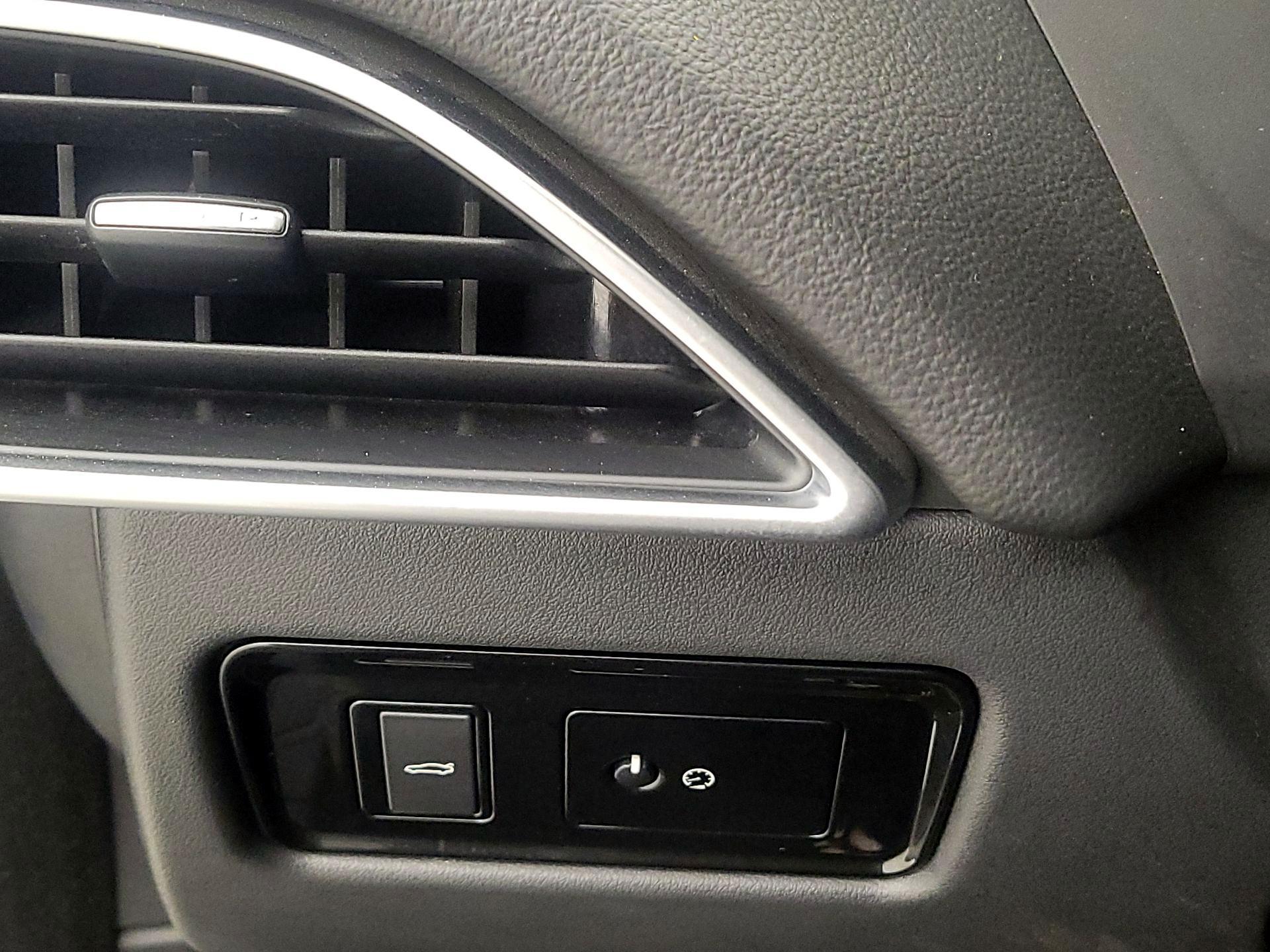 Thumbnail: 2017 Jaguar XE - 13