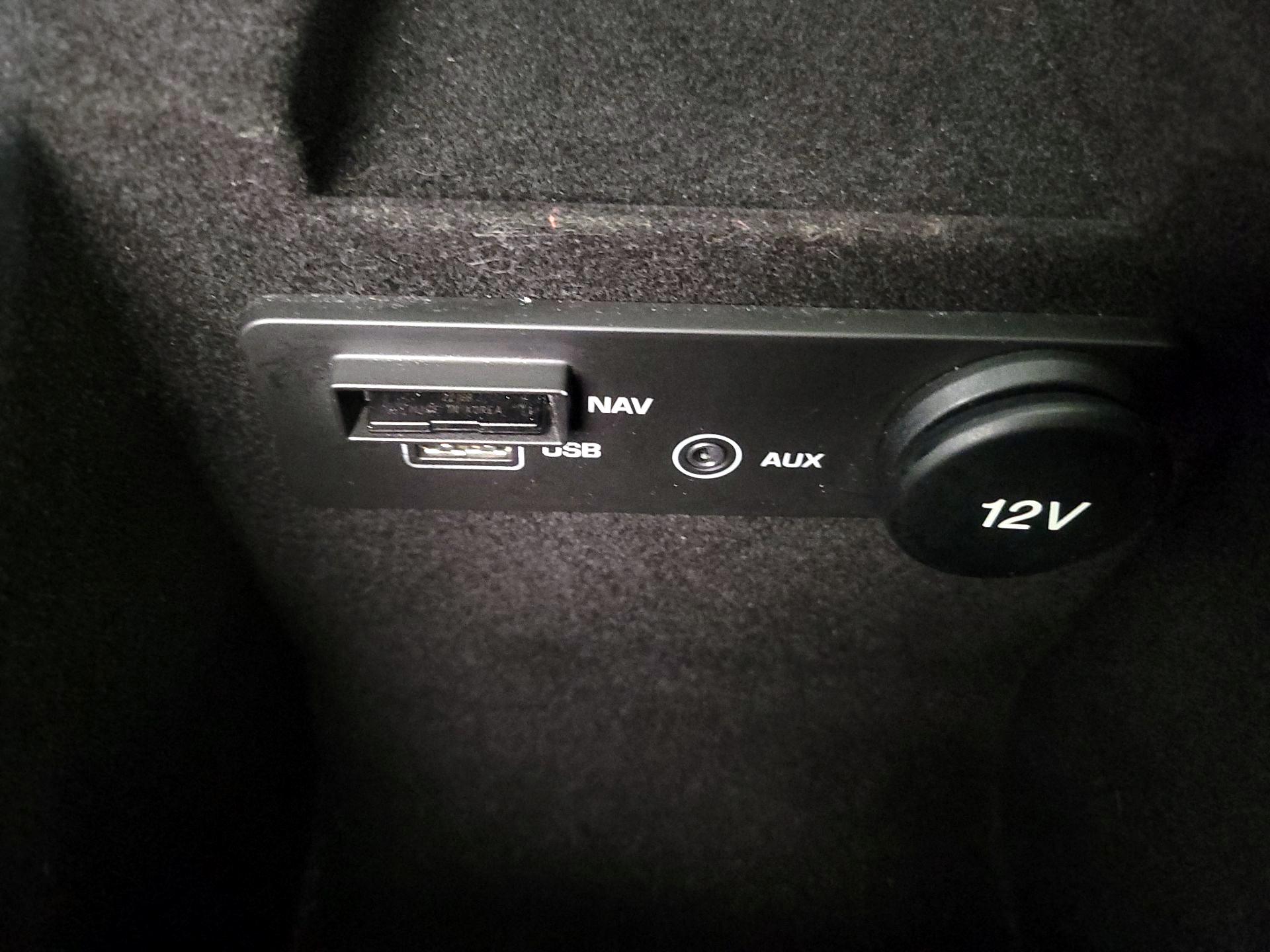 Thumbnail: 2017 Jaguar XE - 18