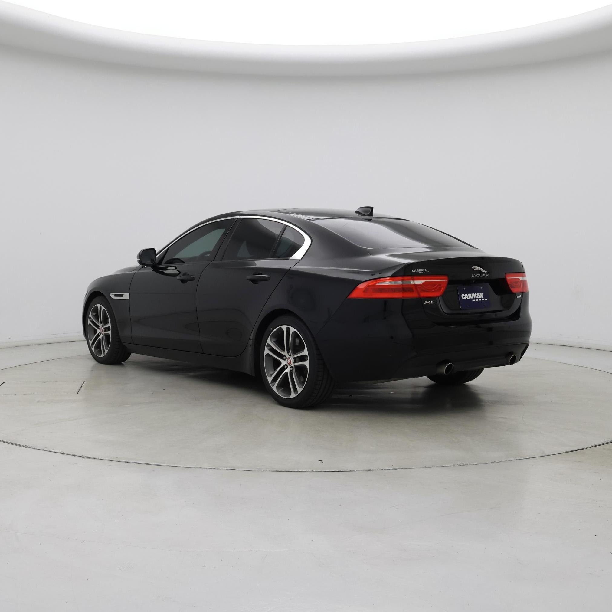 Thumbnail: 2017 Jaguar XE - 2