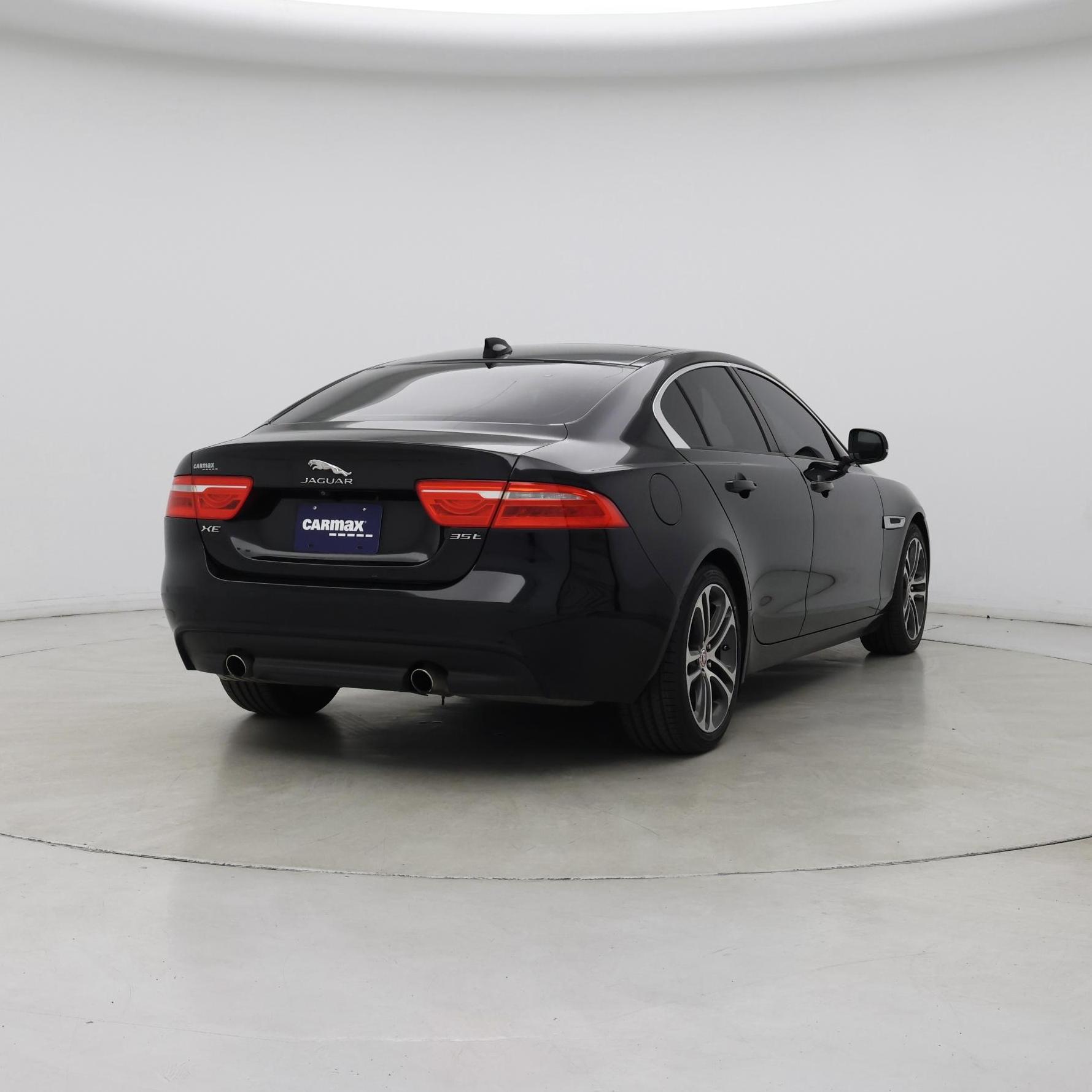 Thumbnail: 2017 Jaguar XE - 8