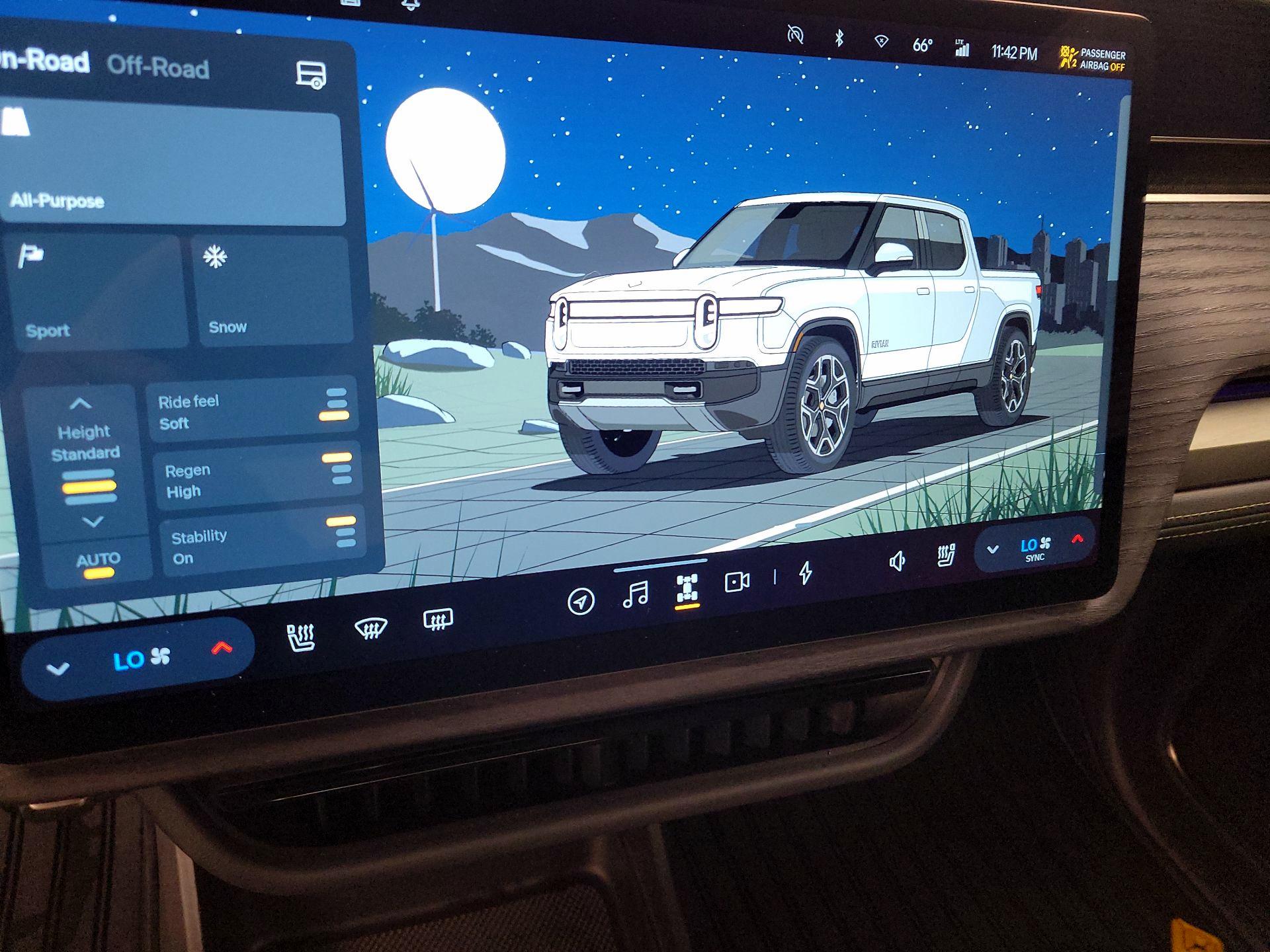 Thumbnail: 2023 Rivian R1T - 14