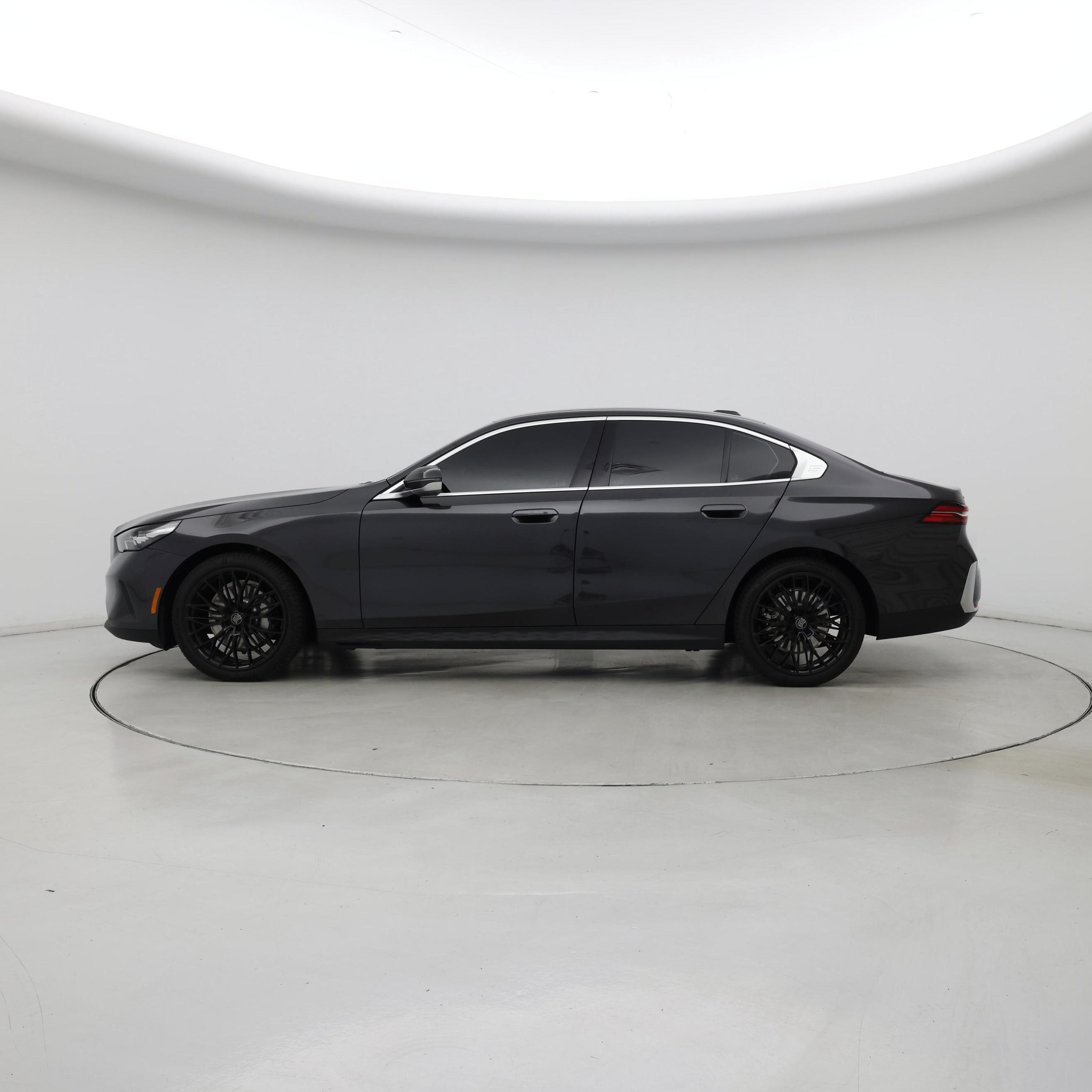 Thumbnail: 2024 BMW 5 Series - 3