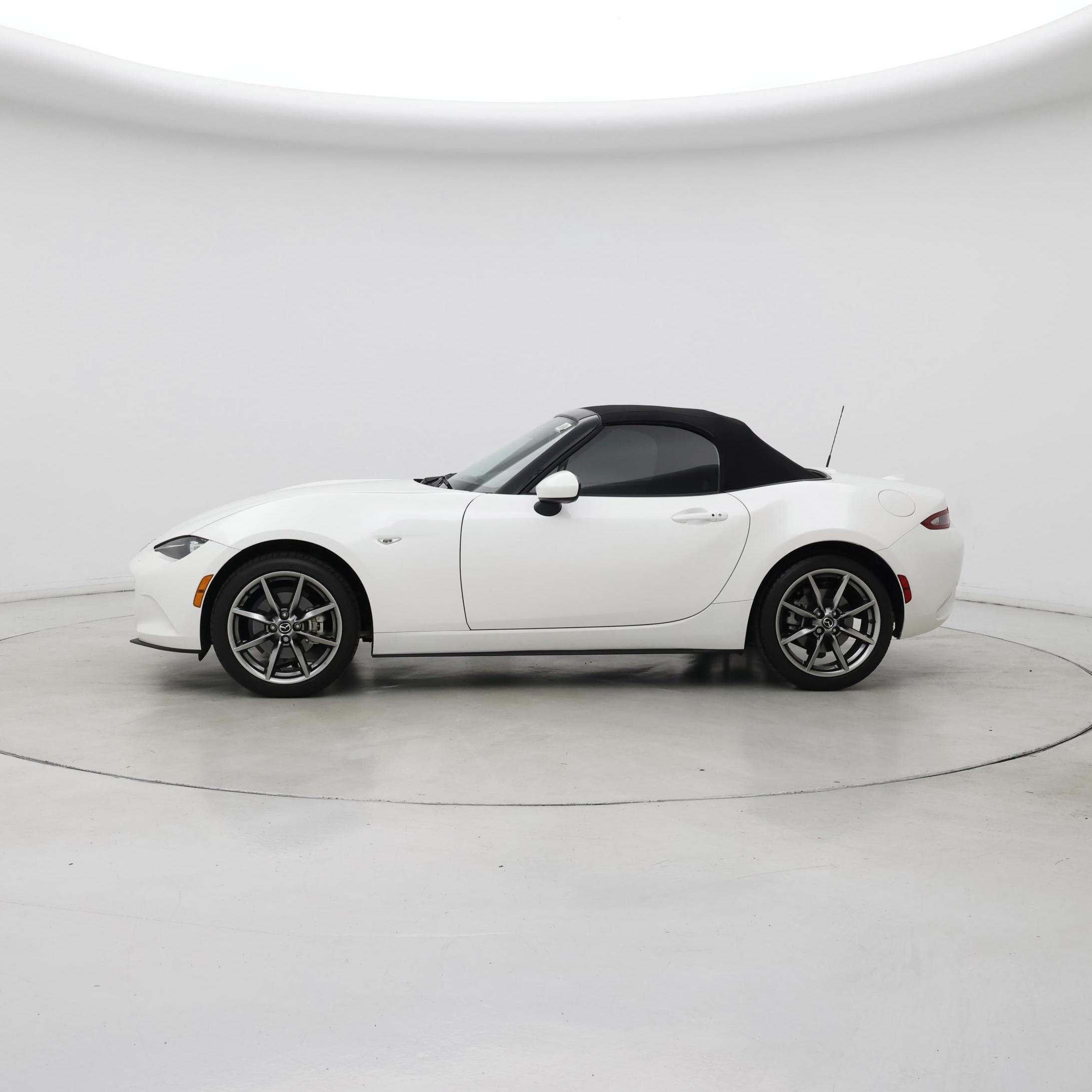 Thumbnail: 2022 Mazda MX-5 Miata - 3