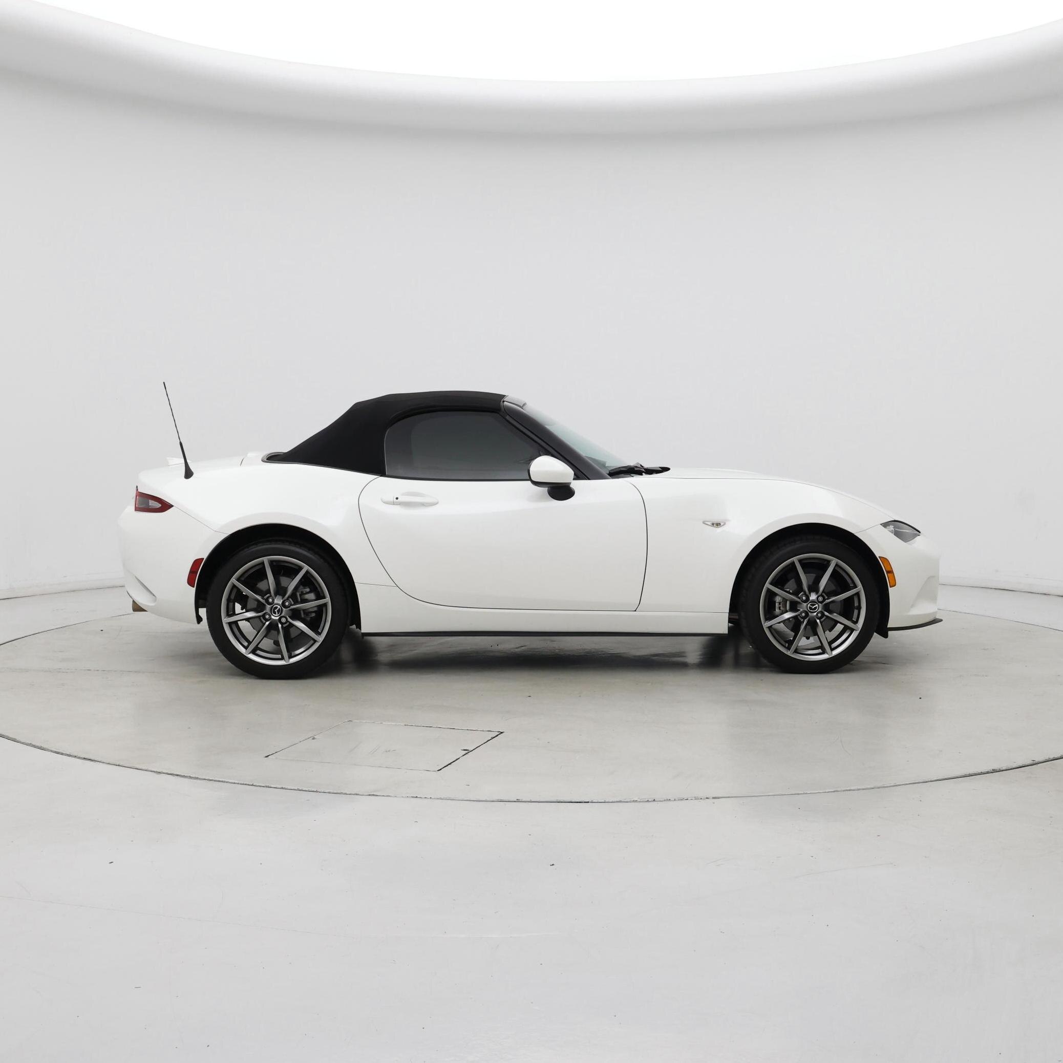 Thumbnail: 2022 Mazda MX-5 Miata - 7