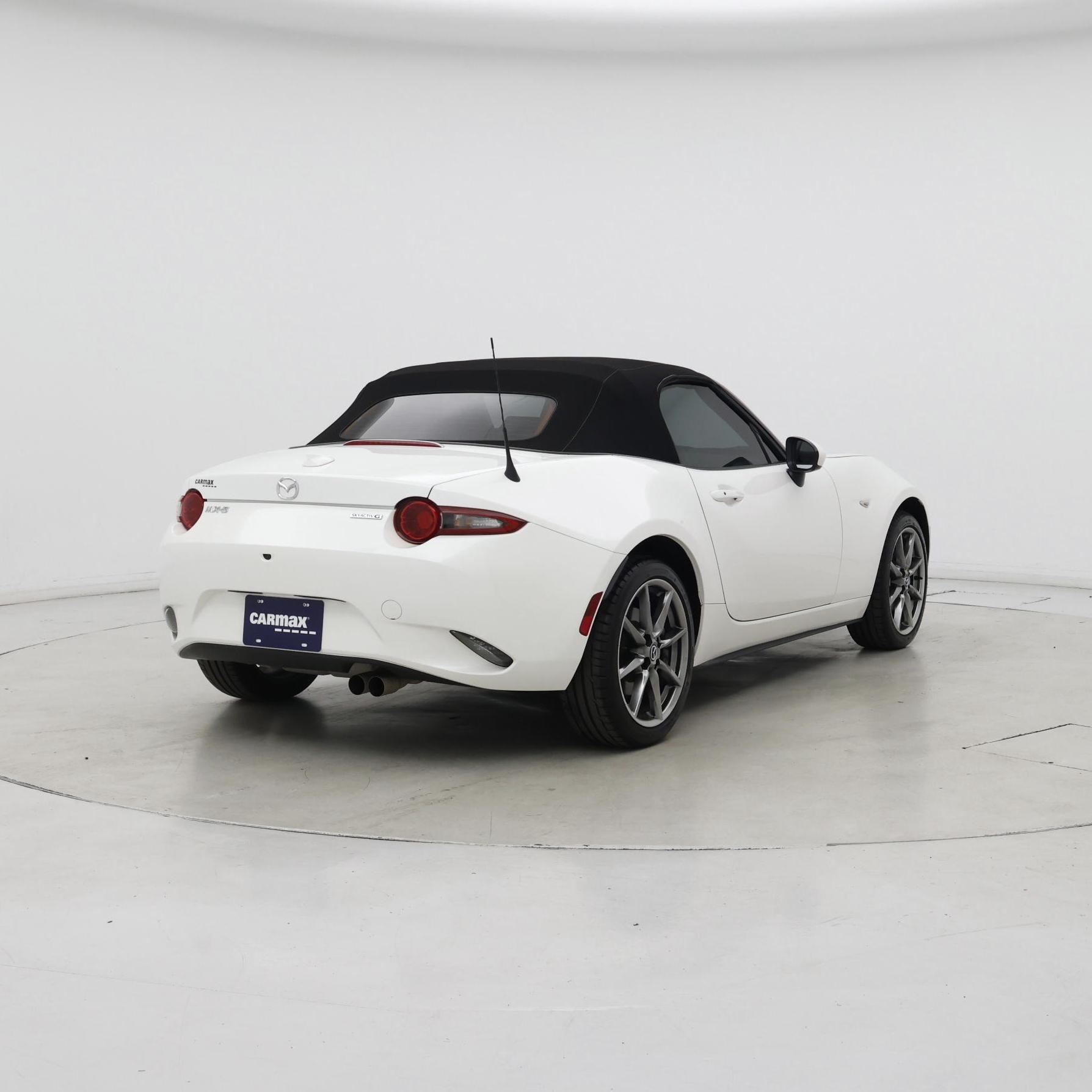Thumbnail: 2022 Mazda MX-5 Miata - 8