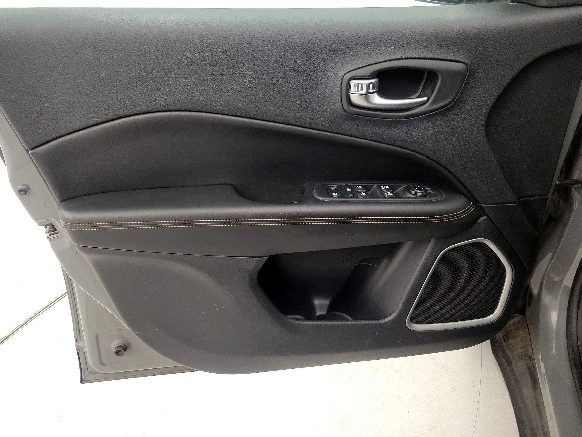 Thumbnail: 2019 Jeep Compass - 12