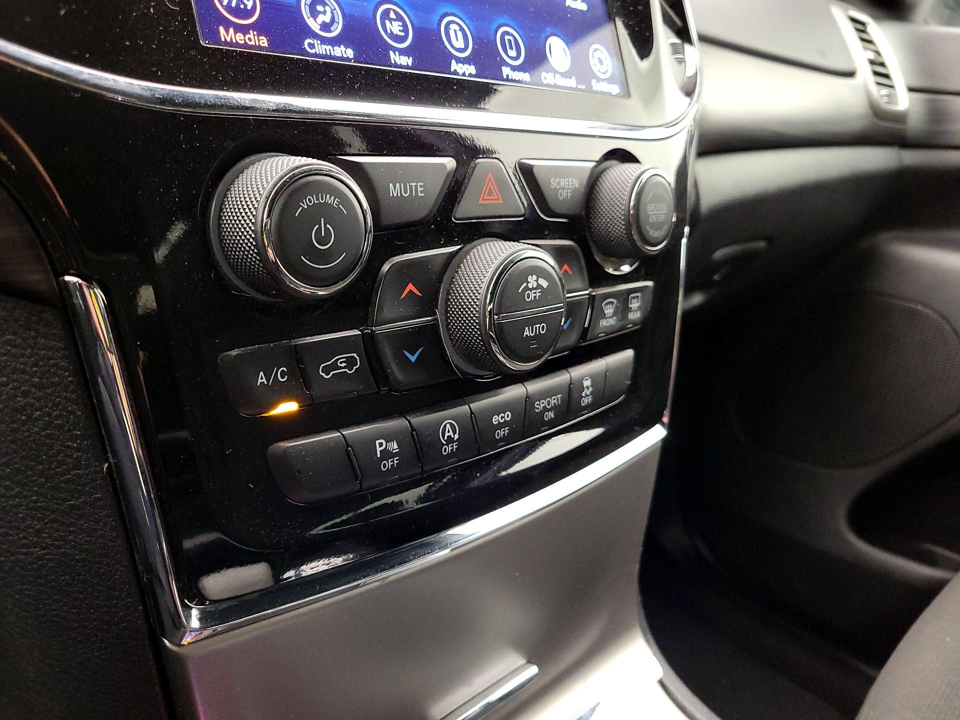 Thumbnail: 2022 Jeep Grand Cherokee - 16