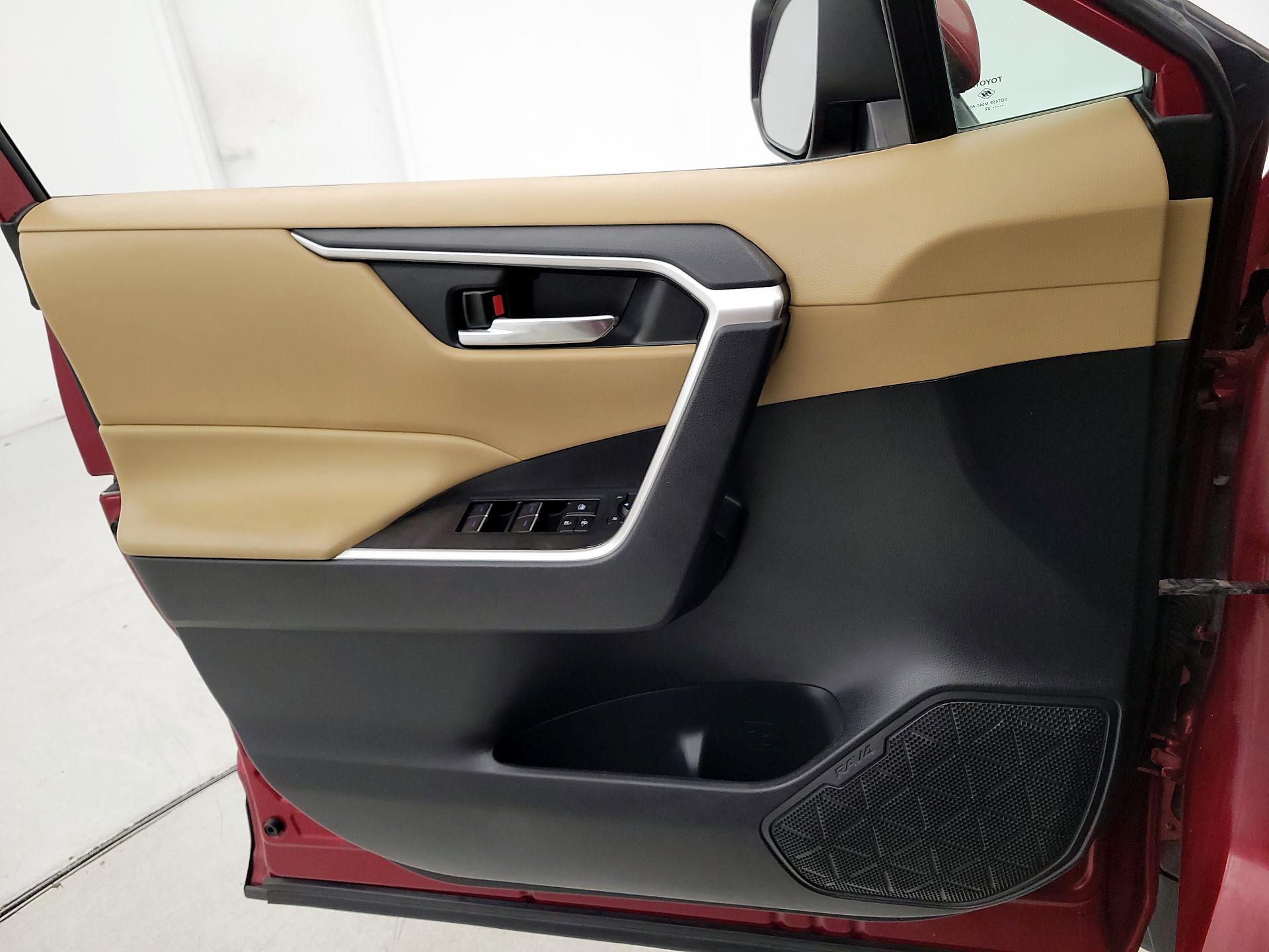 Thumbnail: 2022 Toyota RAV4 - 12