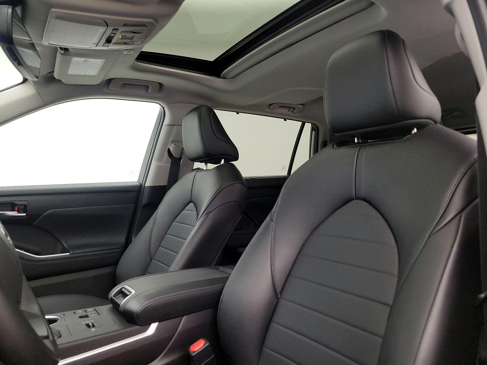 Thumbnail: 2024 Toyota Highlander - 19