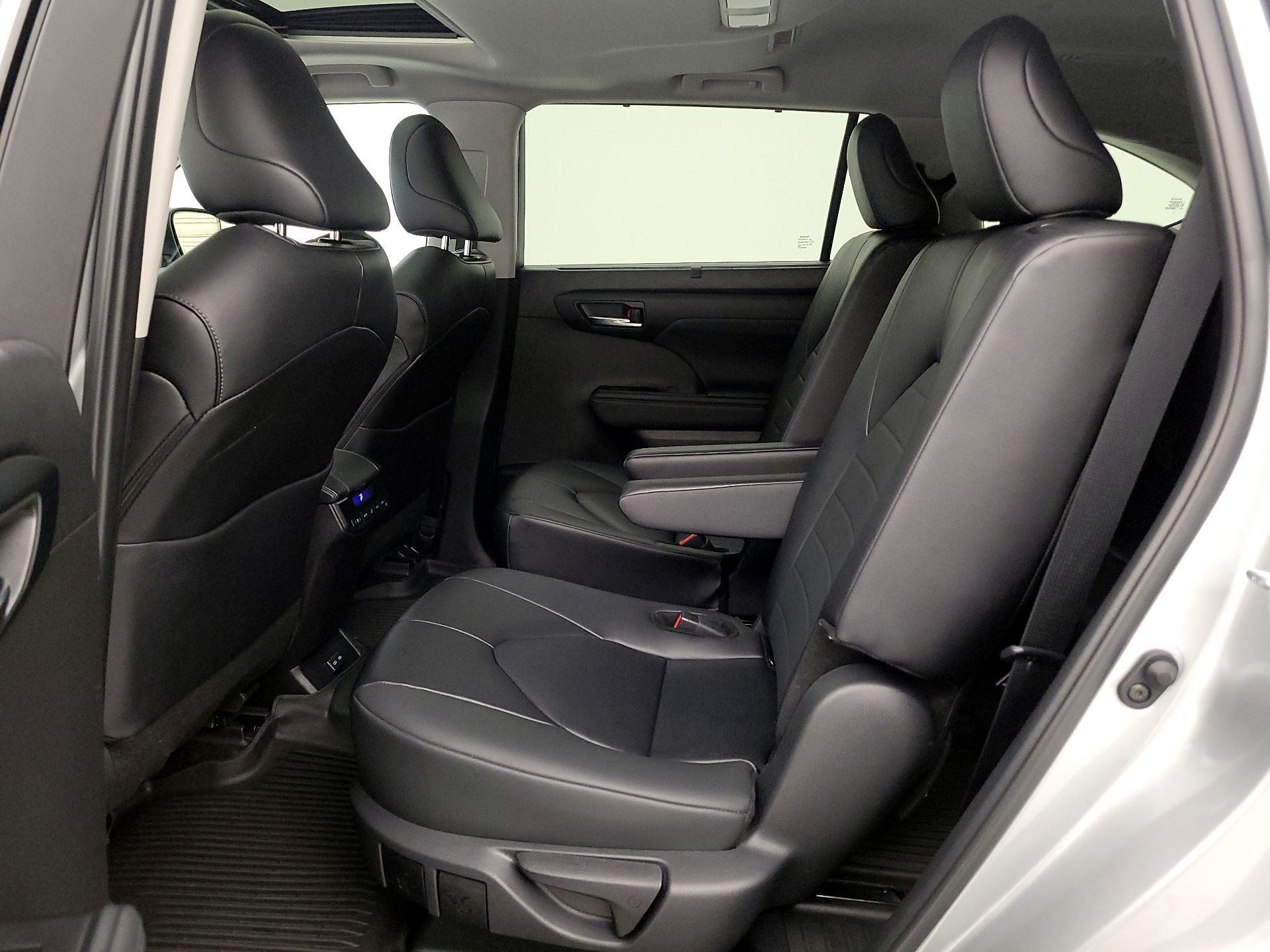 Thumbnail: 2024 Toyota Highlander - 20