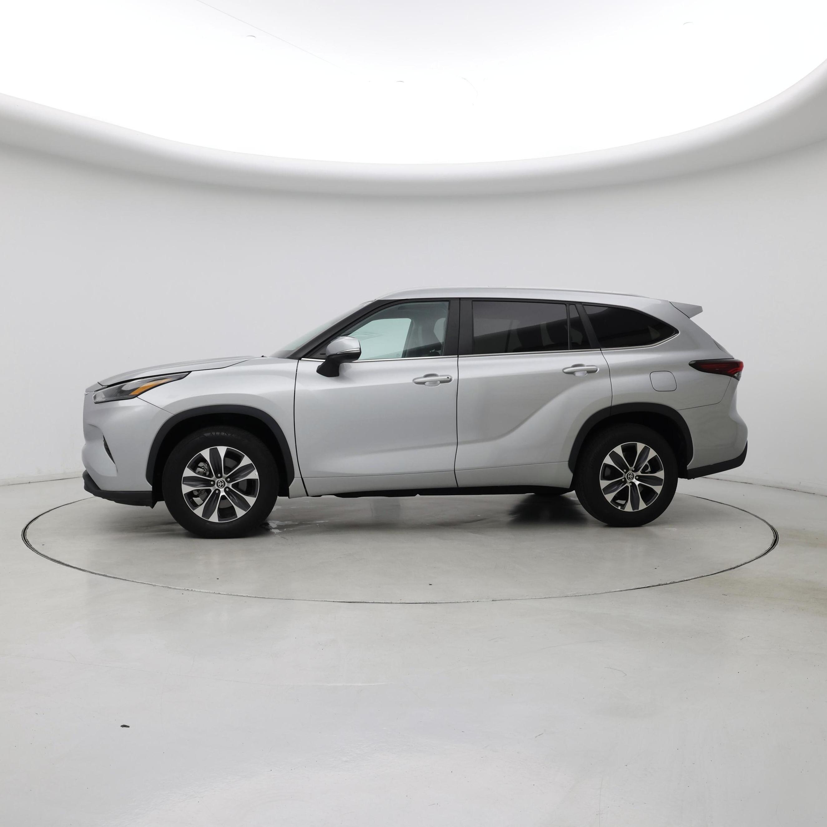 Thumbnail: 2024 Toyota Highlander - 3