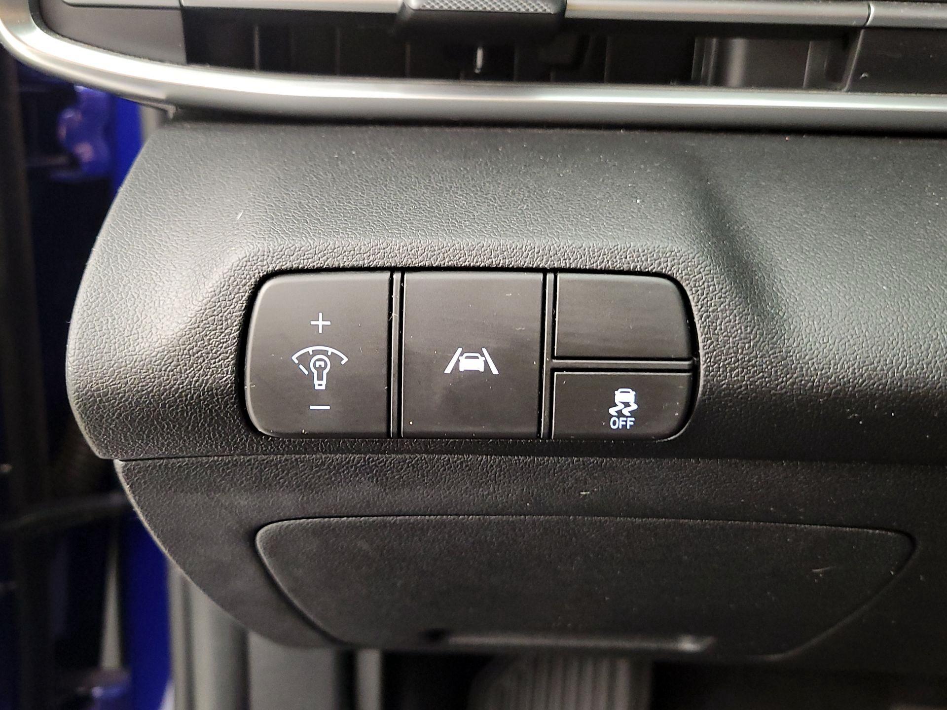 Thumbnail: 2021 Hyundai Elantra - 13