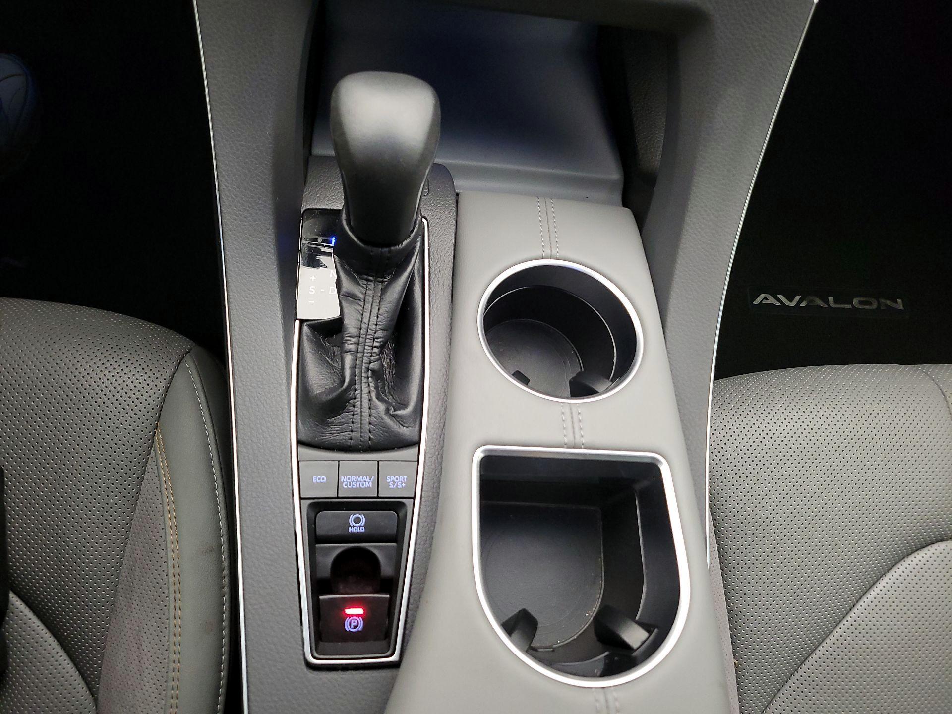 Thumbnail: 2019 Toyota Avalon - 18