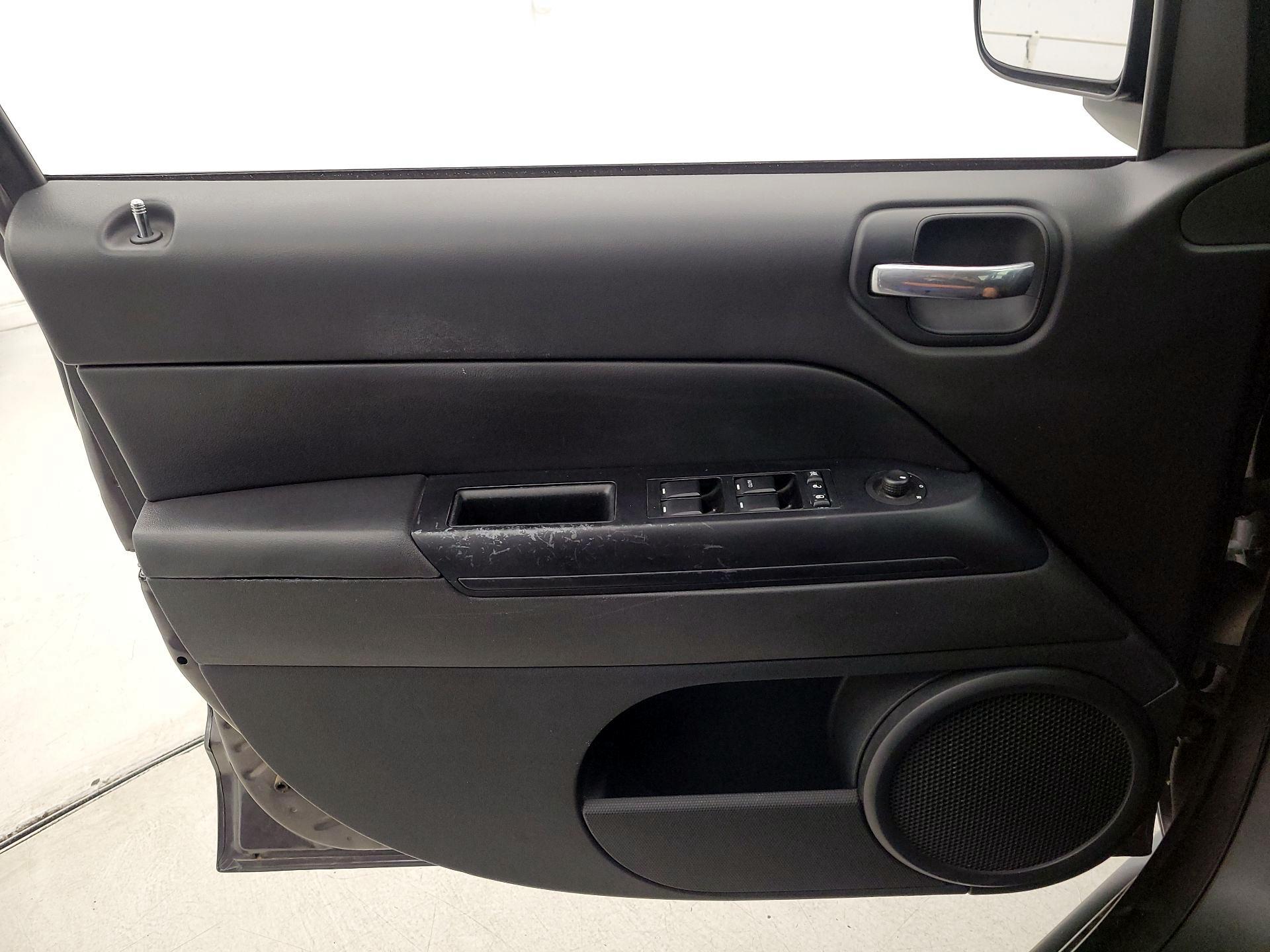 Thumbnail: 2014 Jeep Compass - 12