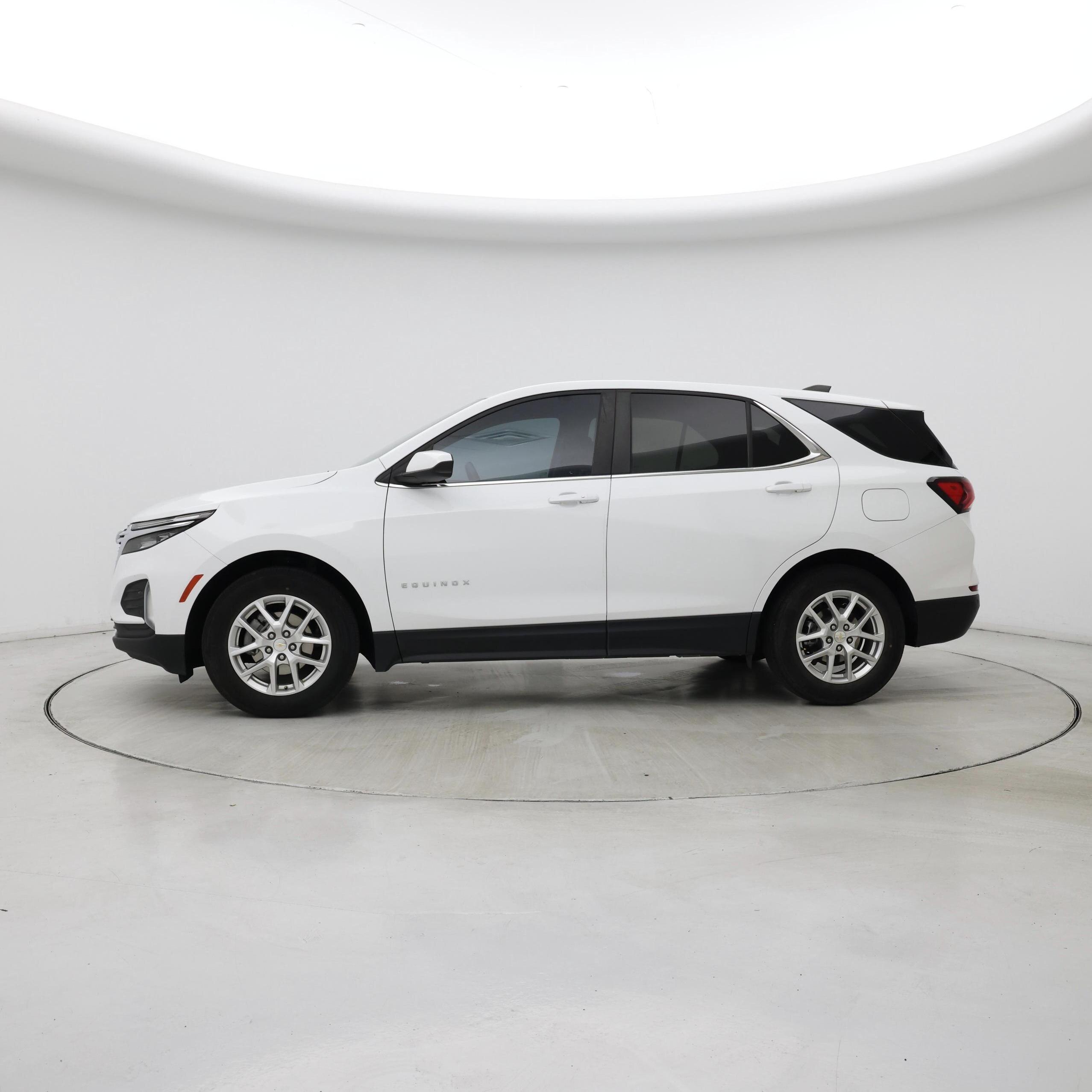 Thumbnail: 2022 Chevrolet Equinox - 3