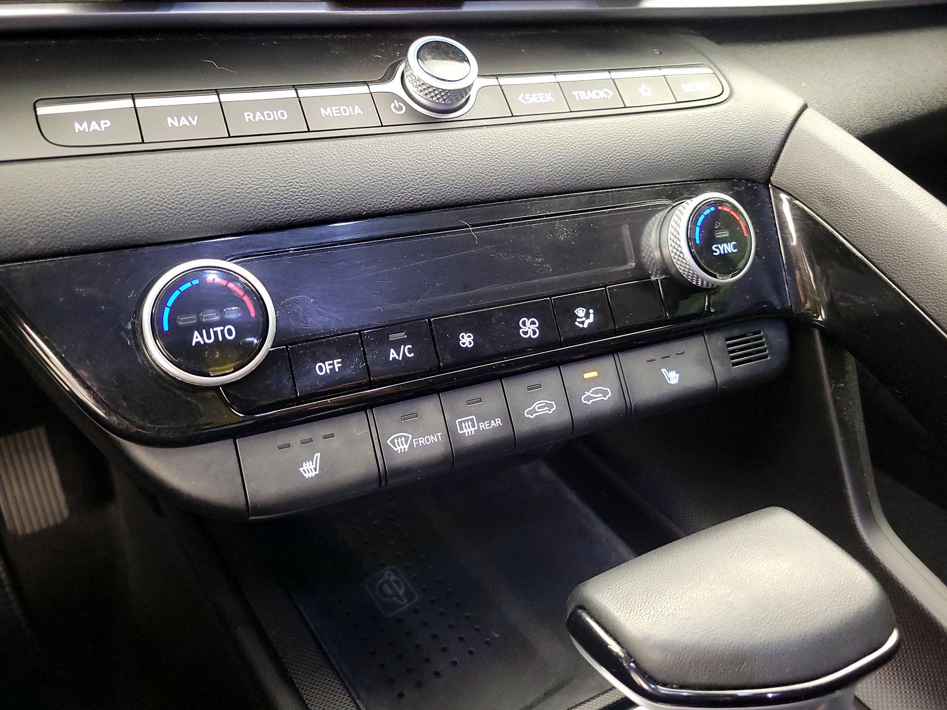 Thumbnail: 2023 Hyundai Elantra - 17