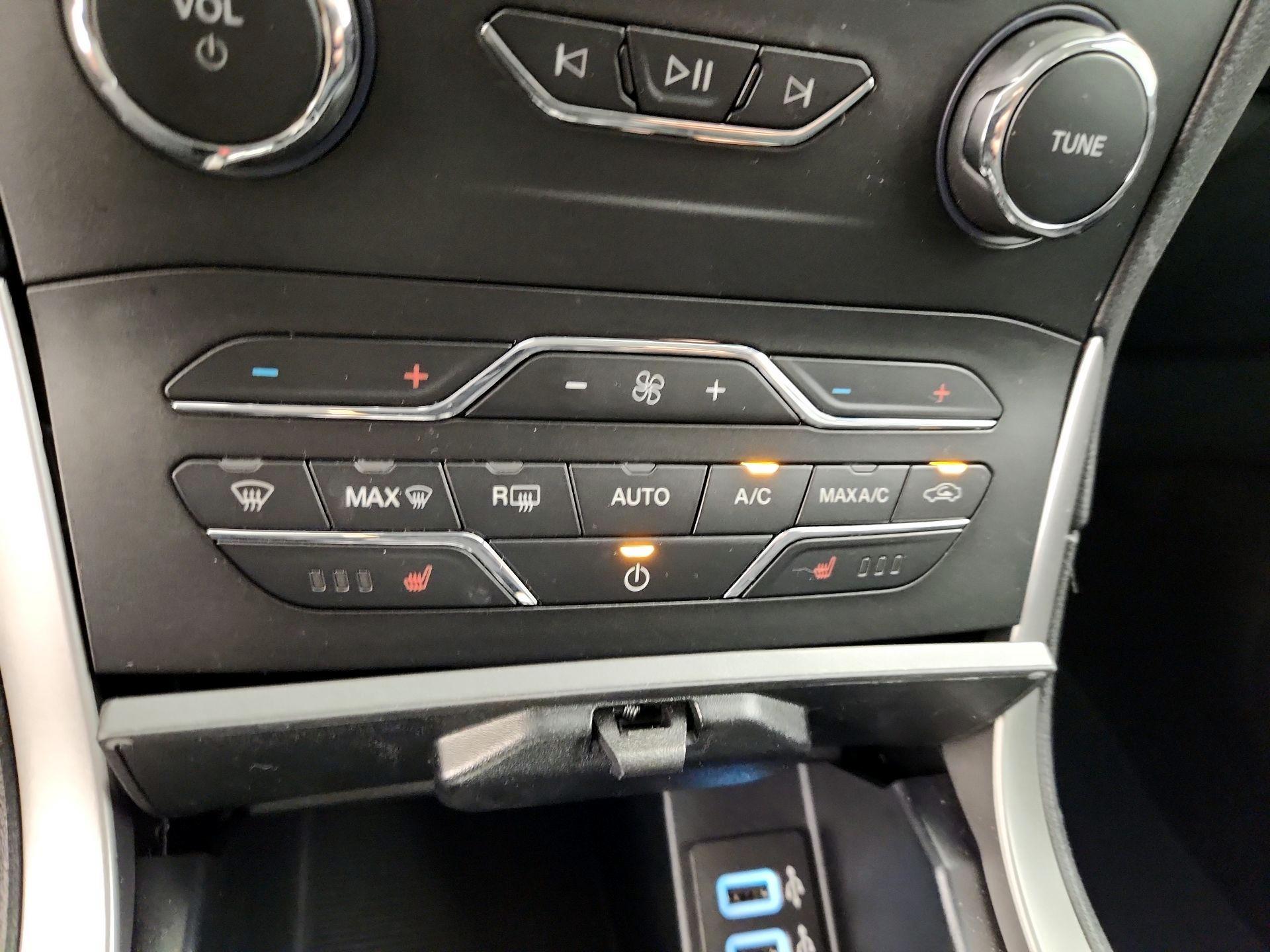 Thumbnail: 2020 Ford Edge - 17