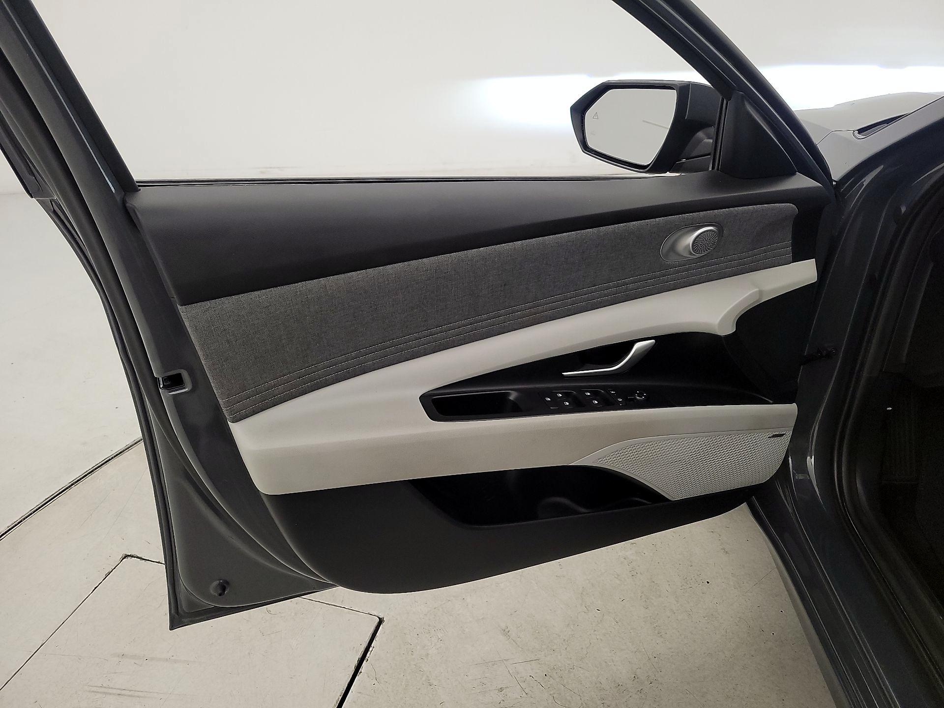 Thumbnail: 2024 Hyundai Elantra - 12