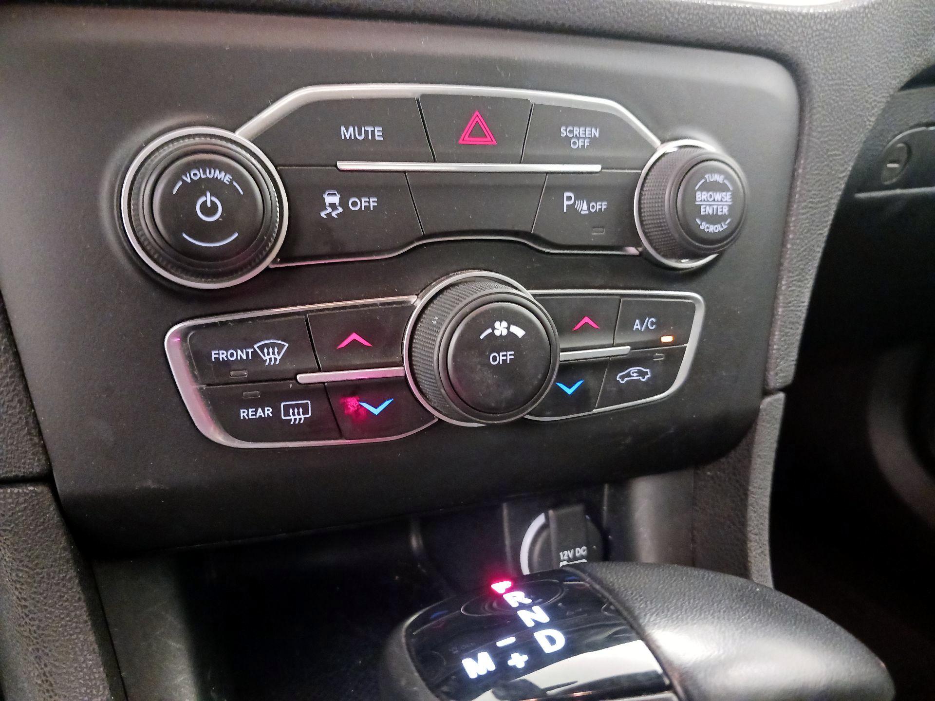 Thumbnail: 2022 Dodge Charger - 16