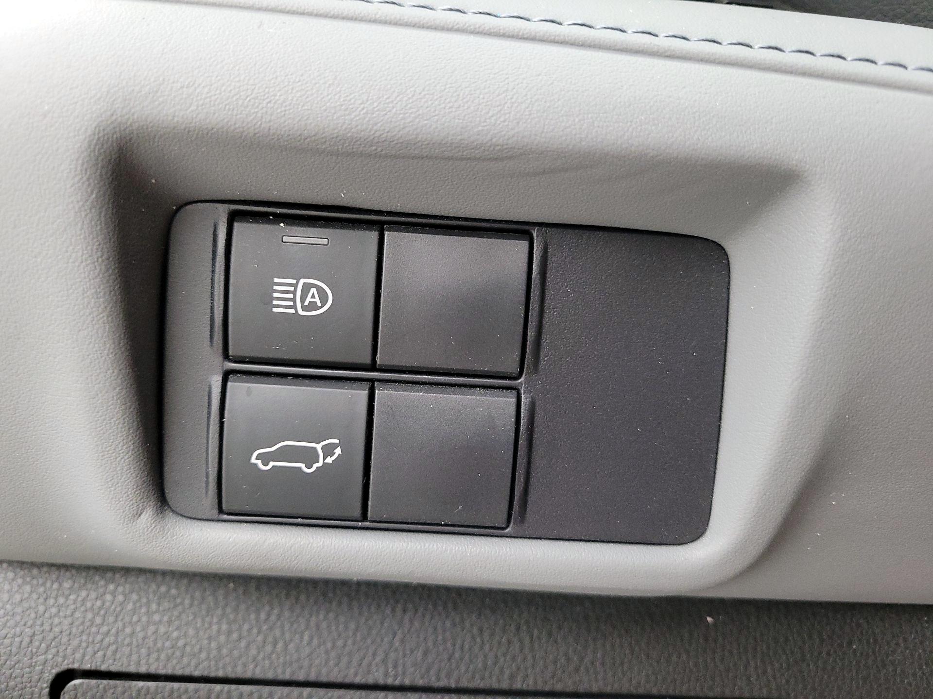 Thumbnail: 2021 Toyota Highlander - 13