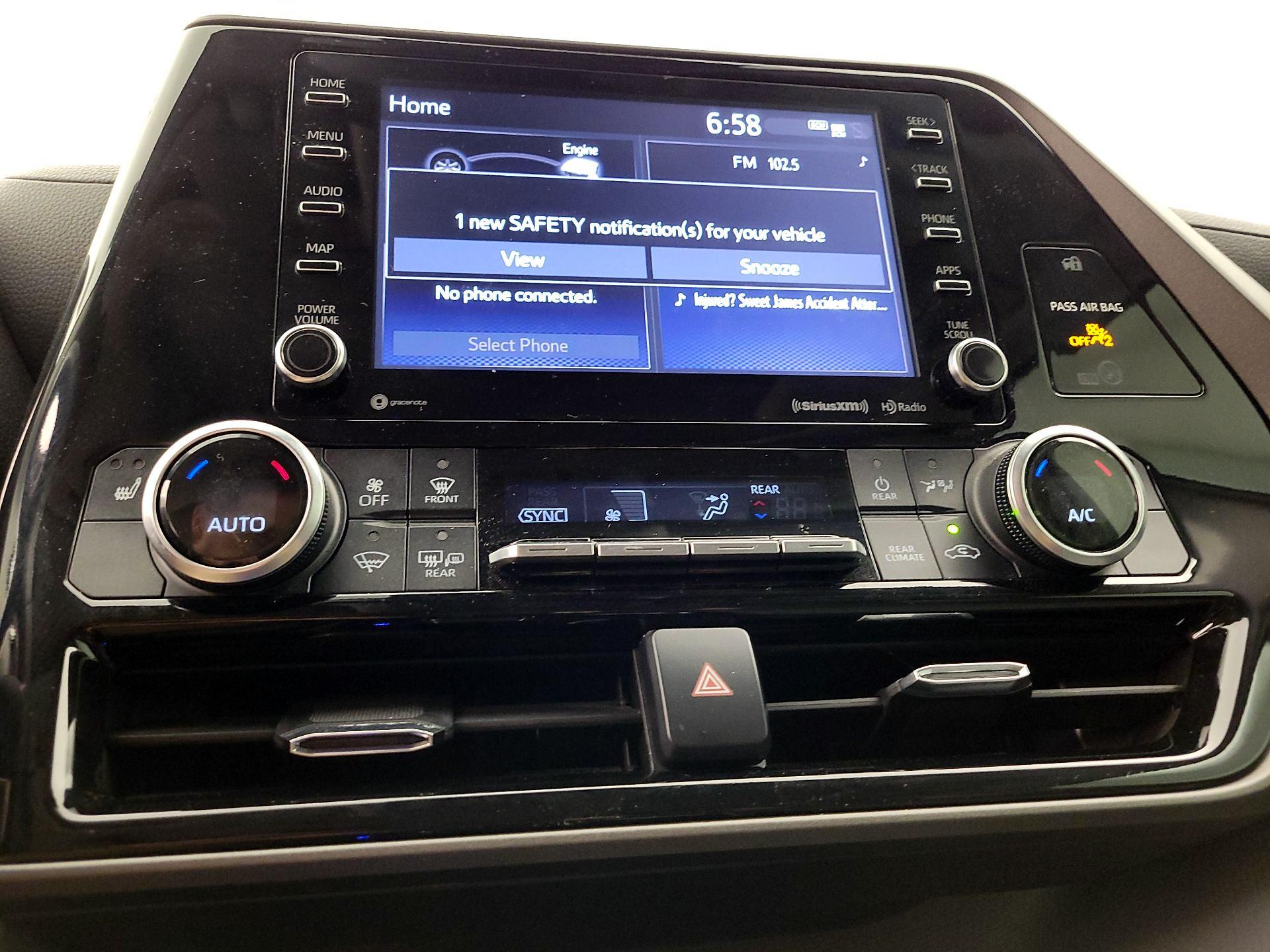 Thumbnail: 2021 Toyota Highlander - 16