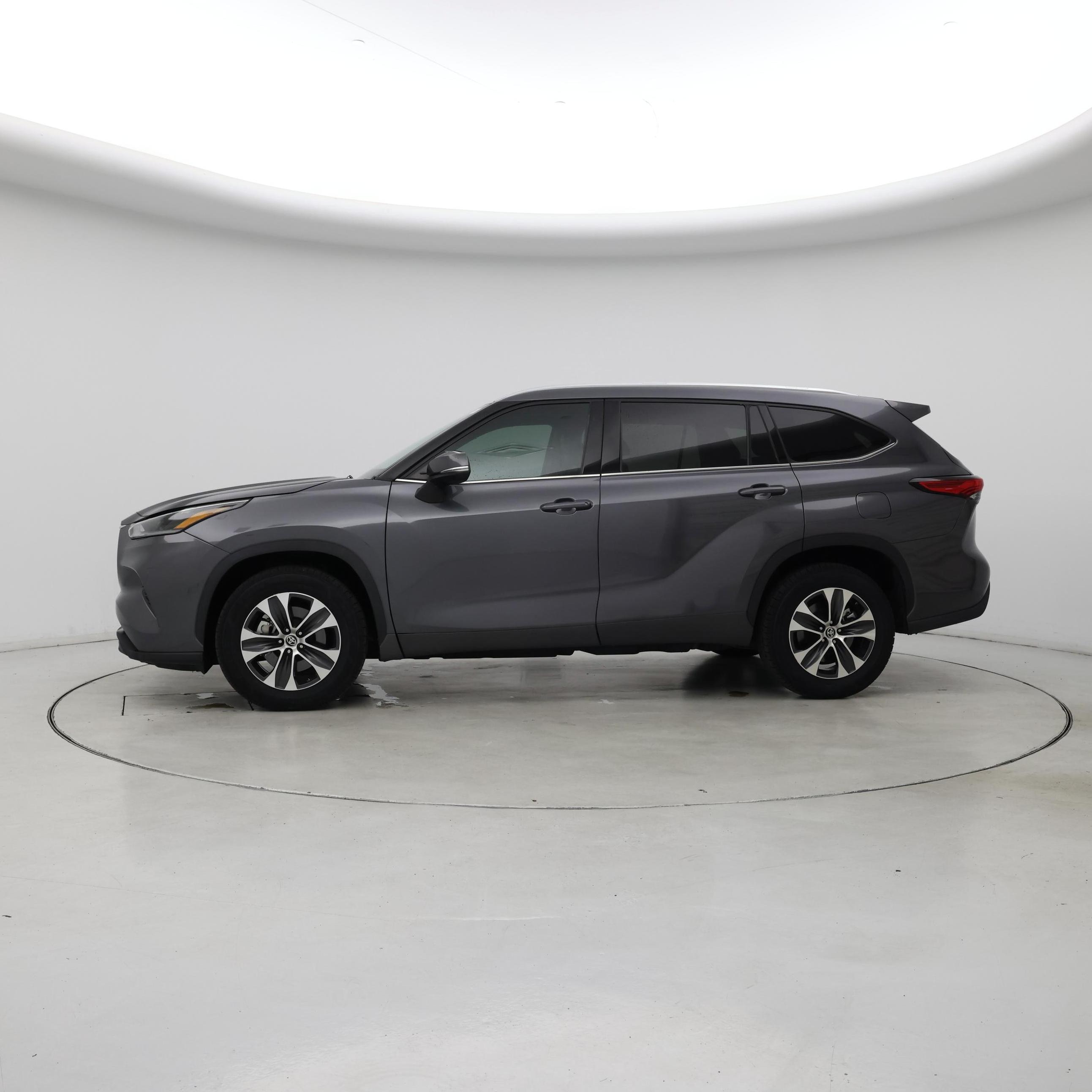 Thumbnail: 2021 Toyota Highlander - 3
