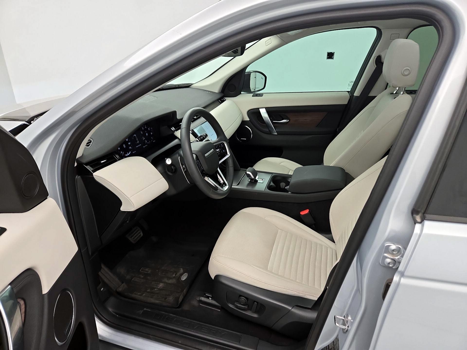 Thumbnail: 2024 Land Rover Discovery Sport - 11