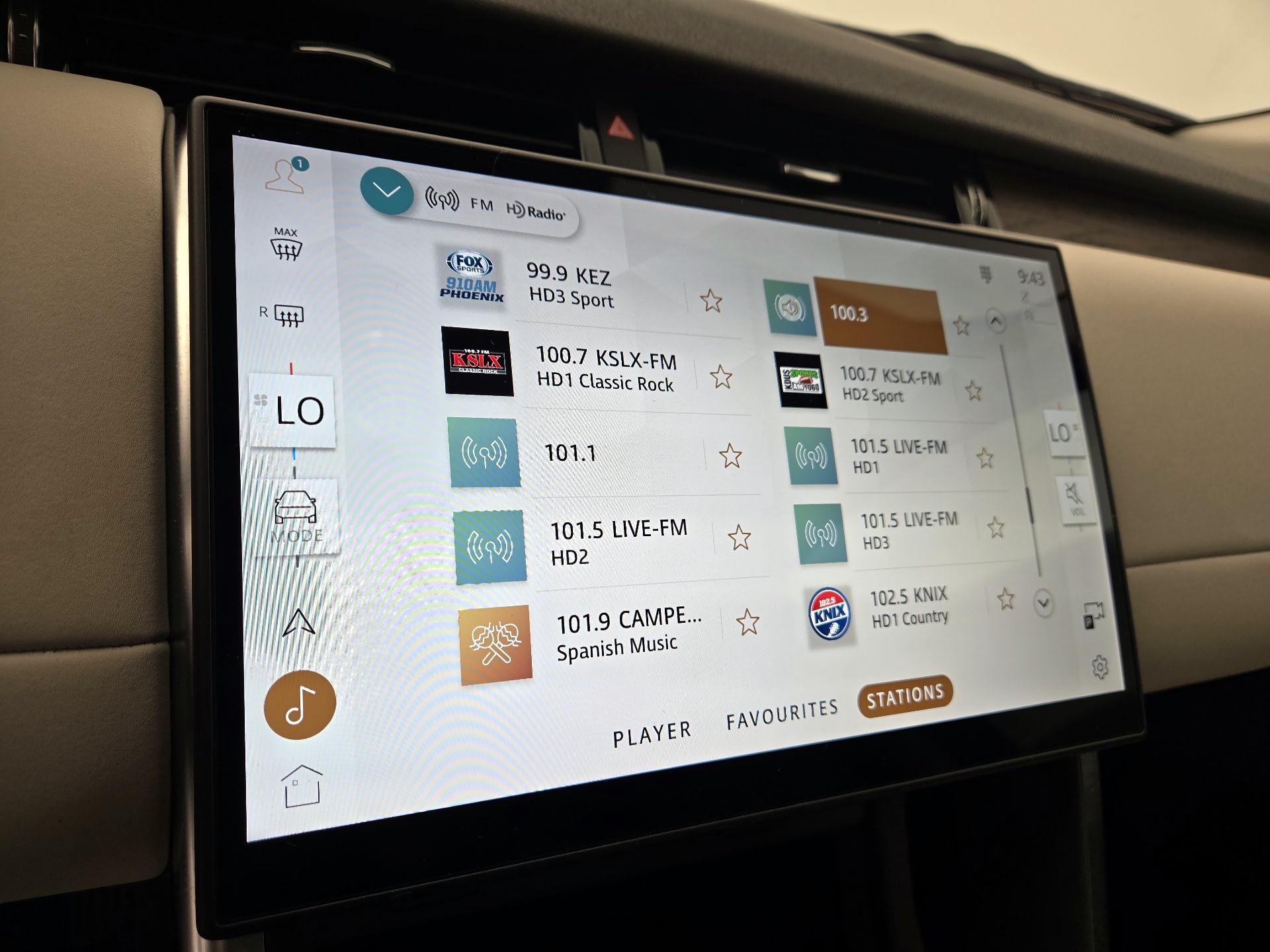 Thumbnail: 2024 Land Rover Discovery Sport - 15