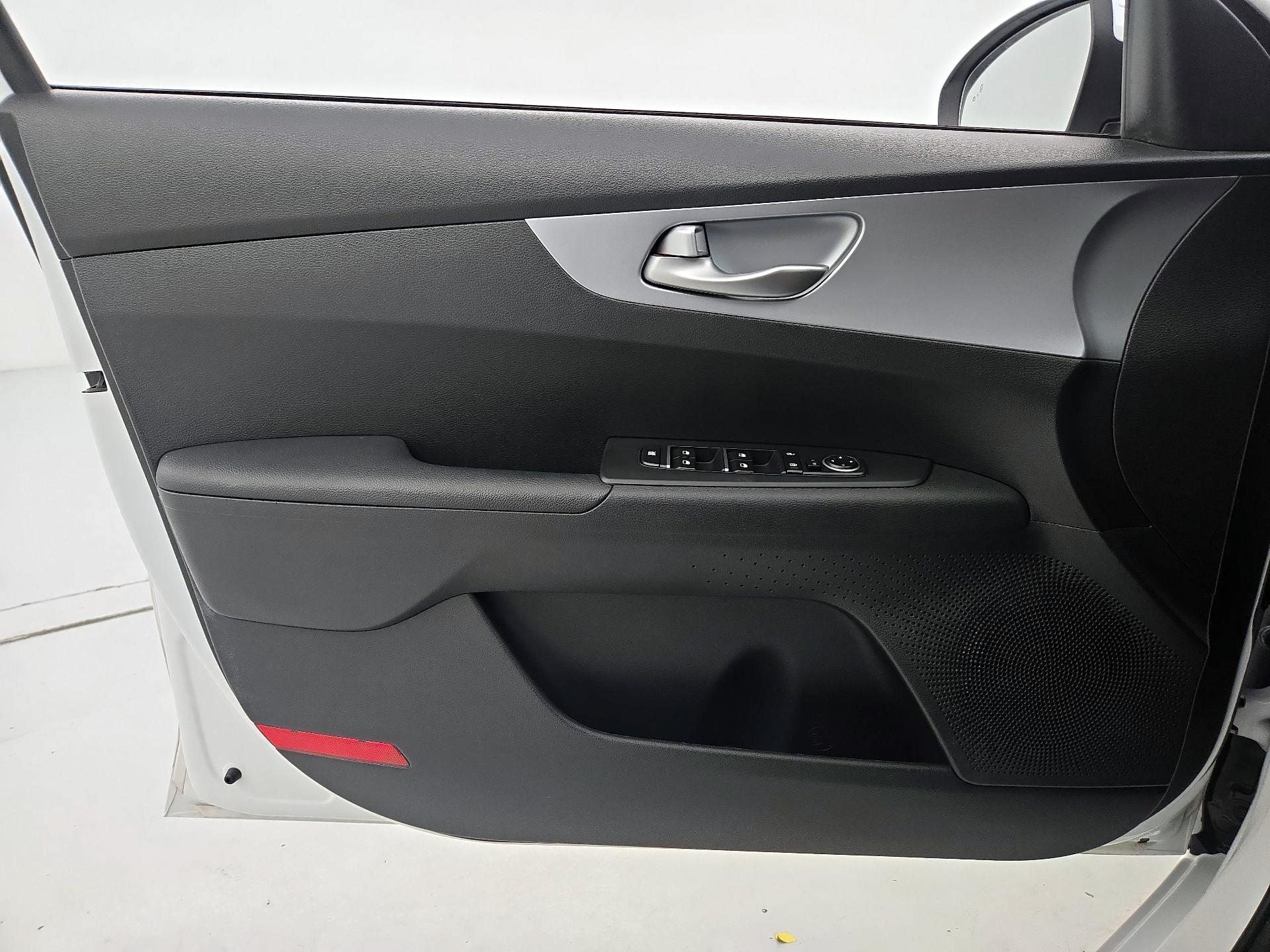 Thumbnail: 2023 Kia Forte - 12