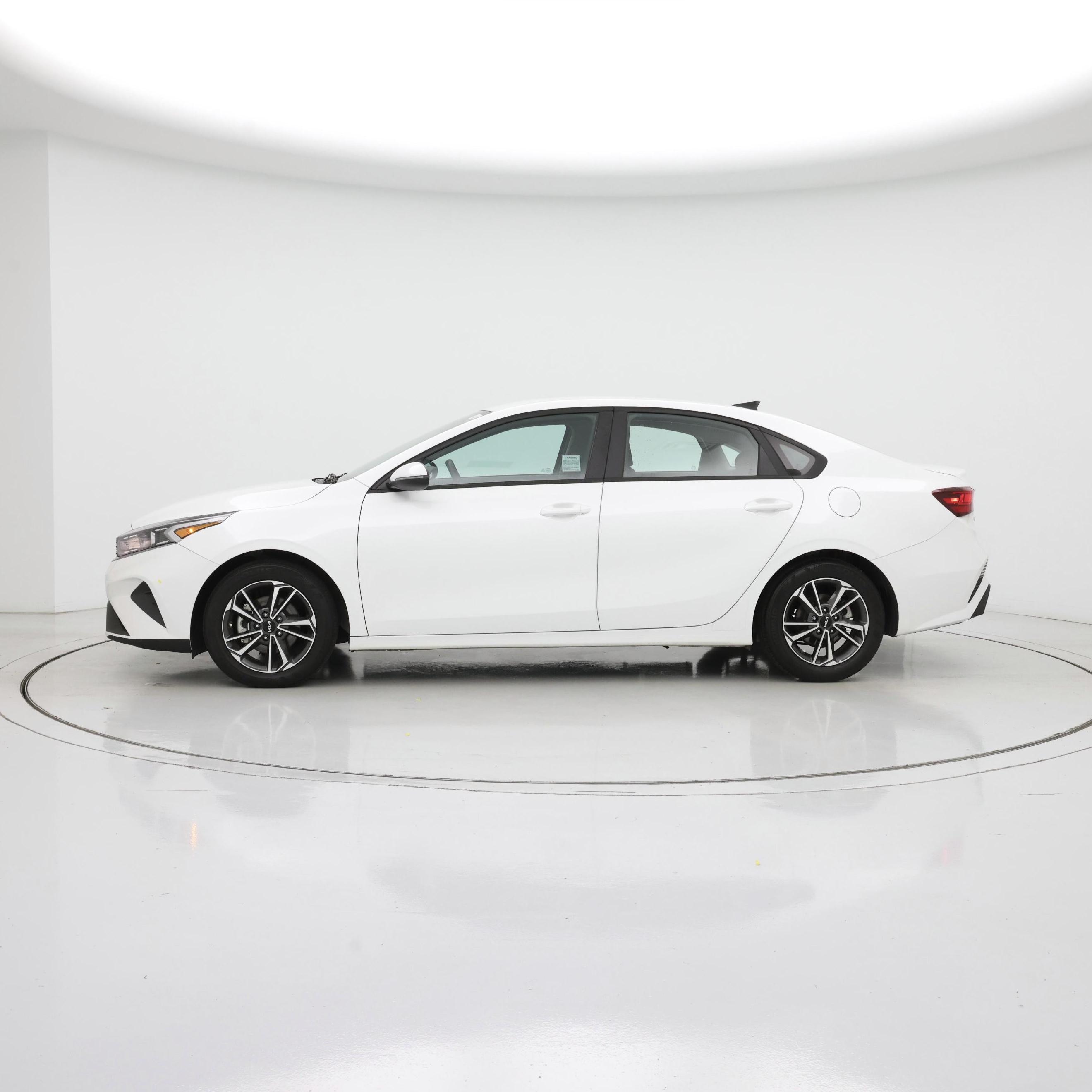 Thumbnail: 2023 Kia Forte - 3