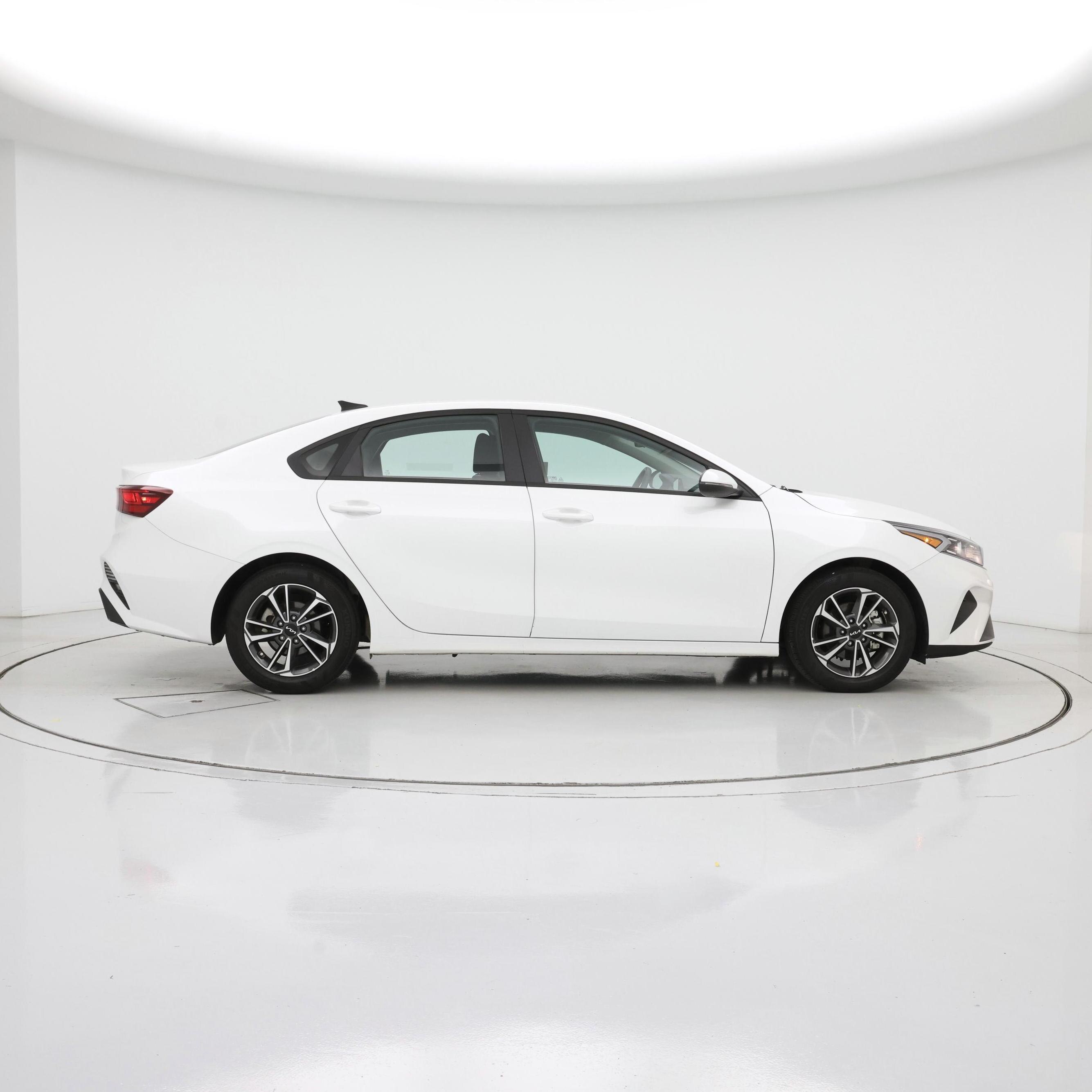 Thumbnail: 2023 Kia Forte - 7