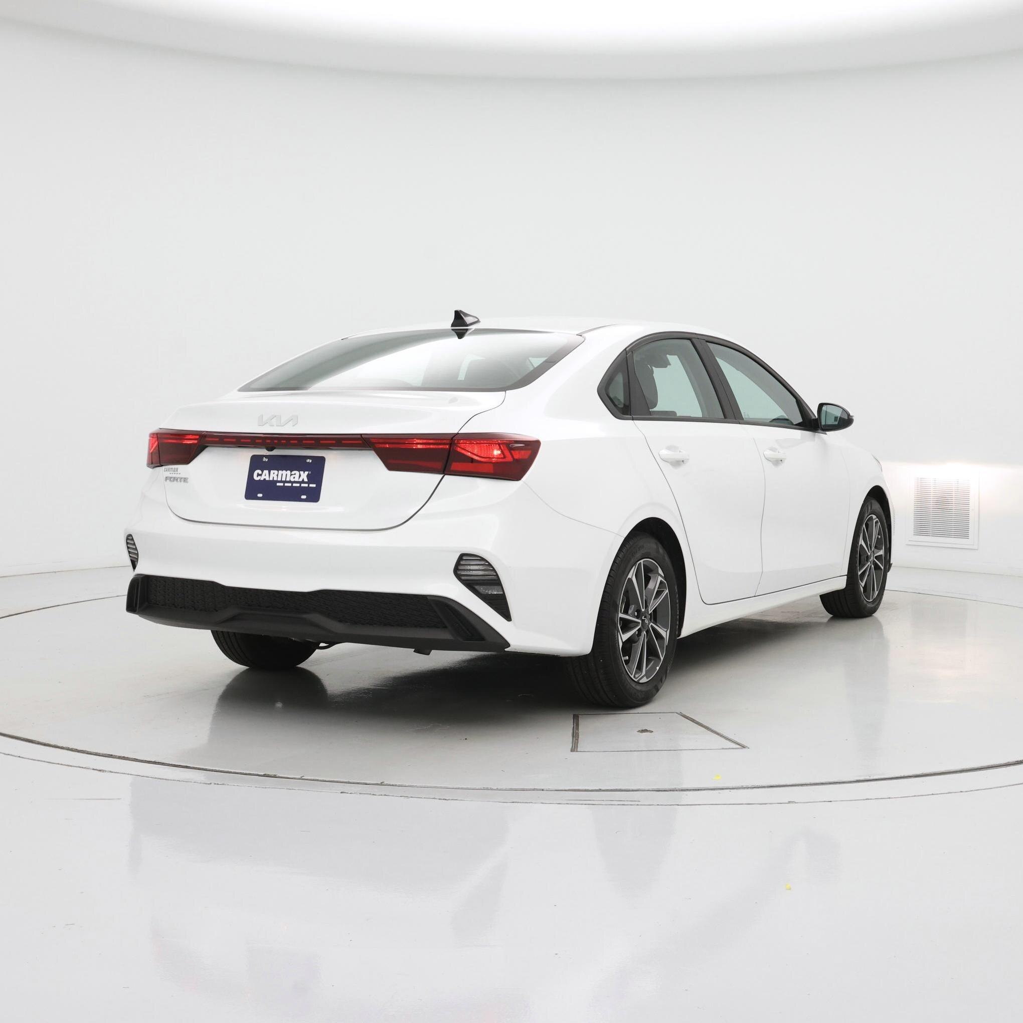 Thumbnail: 2023 Kia Forte - 8