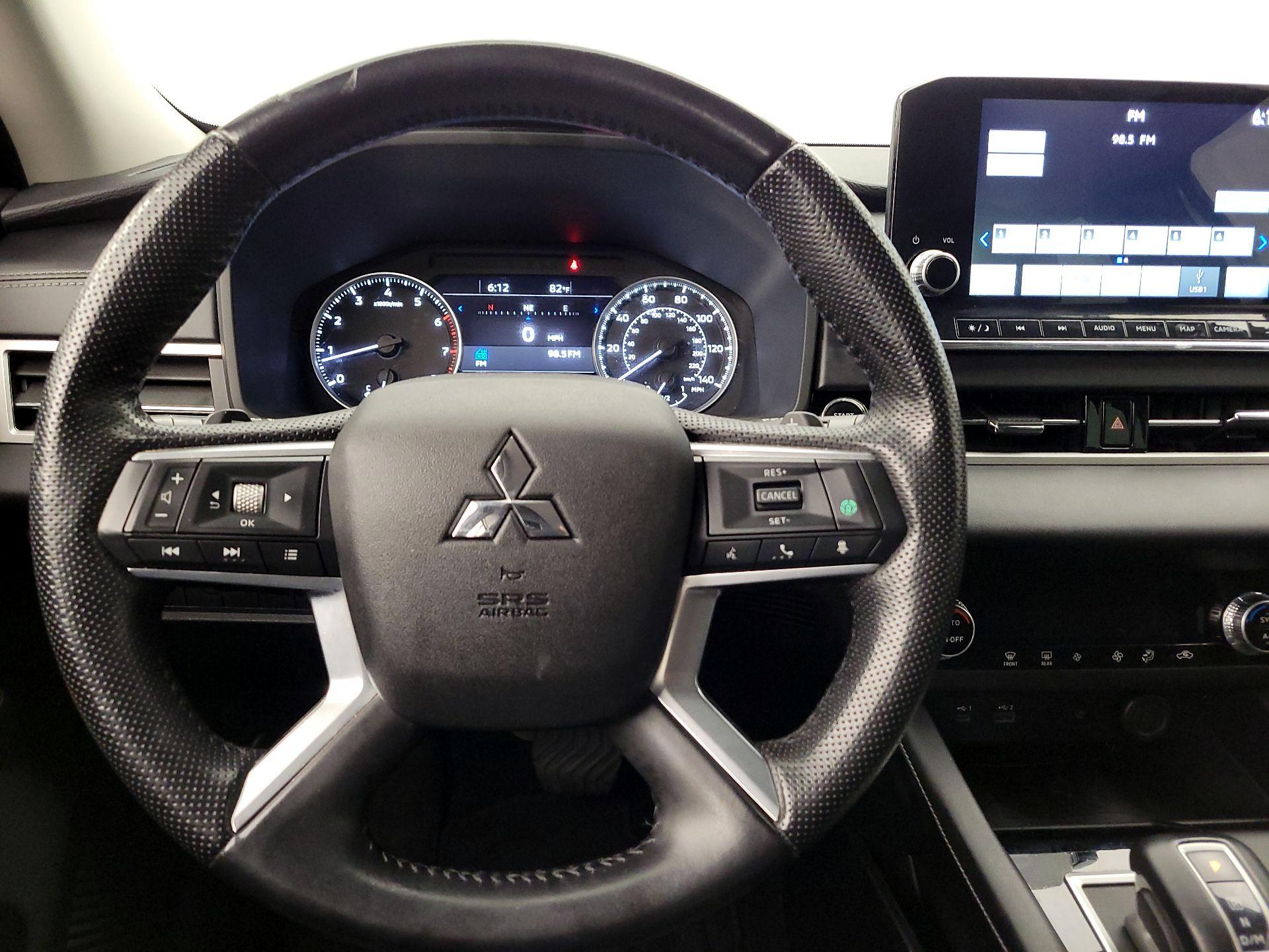 Thumbnail: 2022 Mitsubishi Outlander - 10