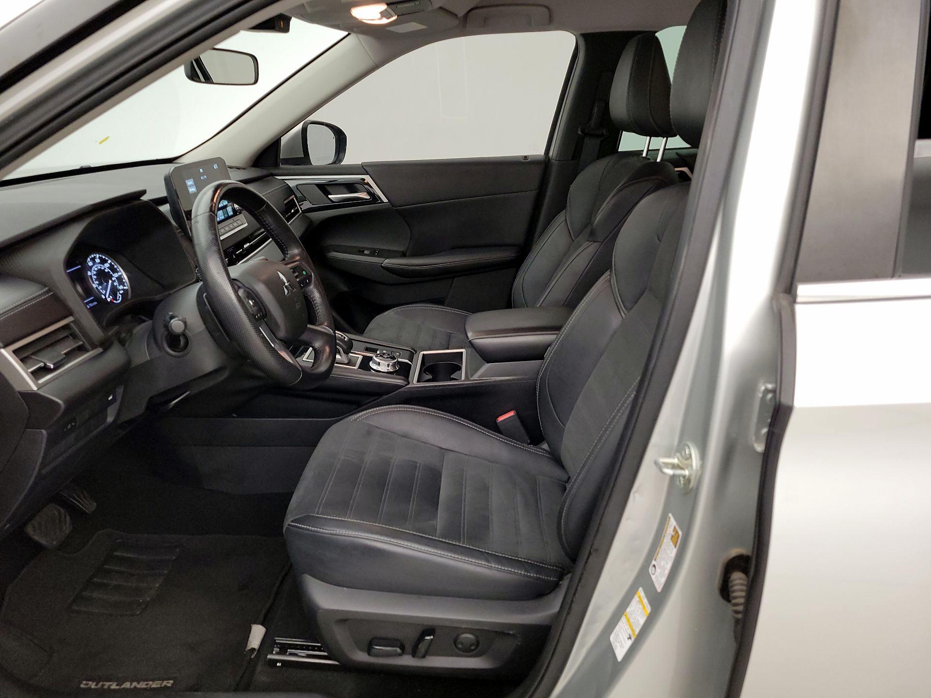 Thumbnail: 2022 Mitsubishi Outlander - 11