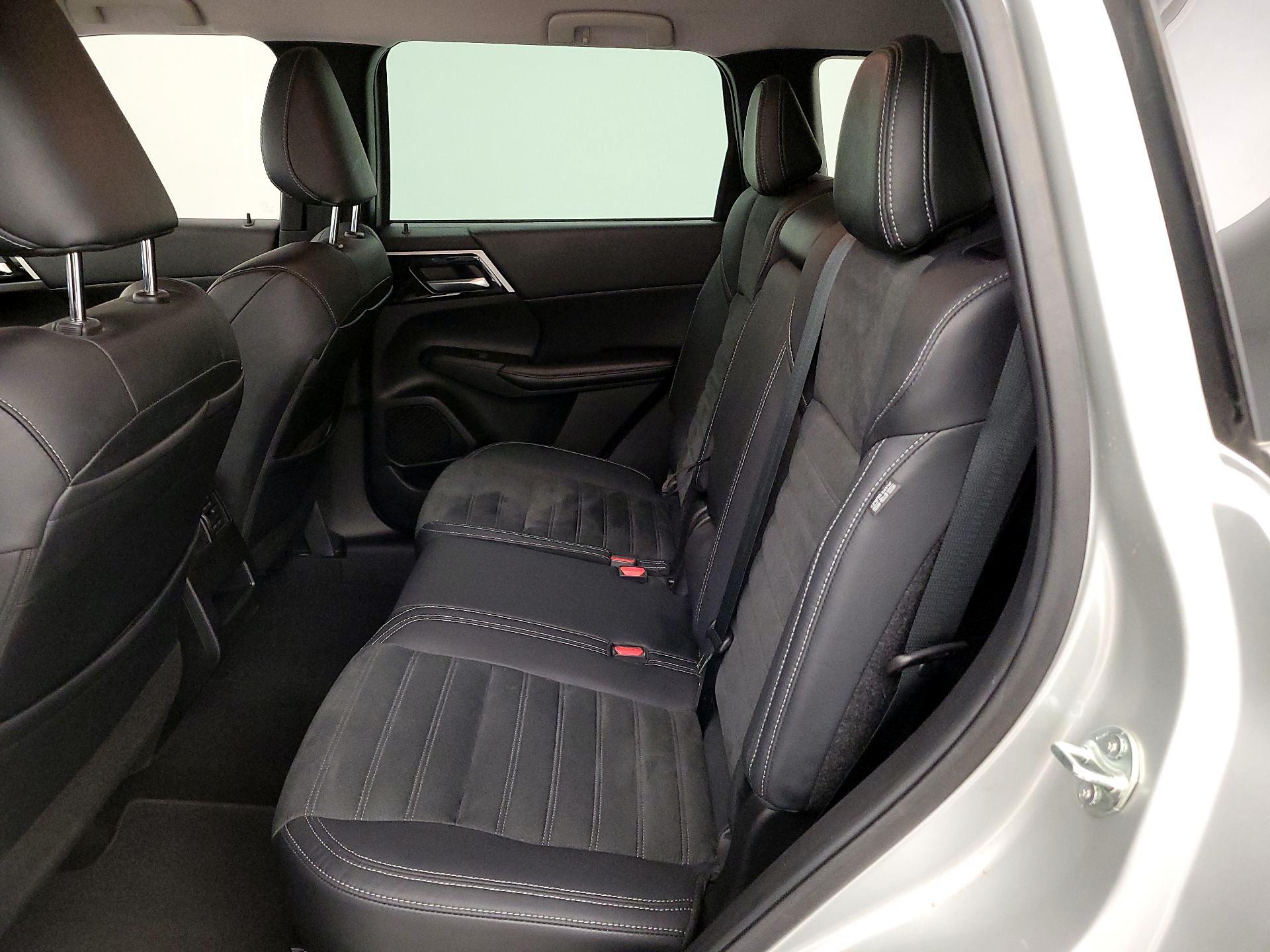 Thumbnail: 2022 Mitsubishi Outlander - 20