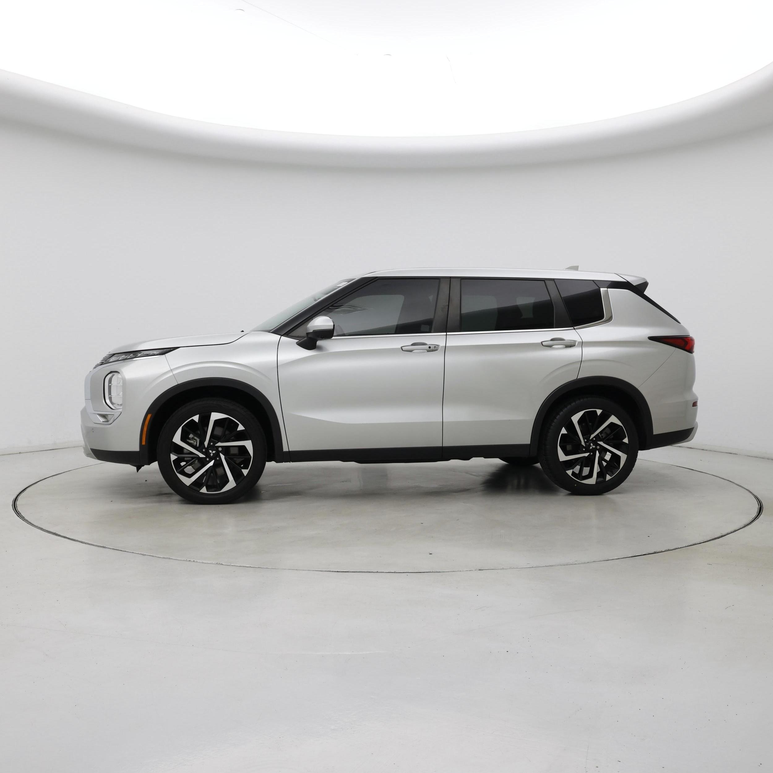 Thumbnail: 2022 Mitsubishi Outlander - 3