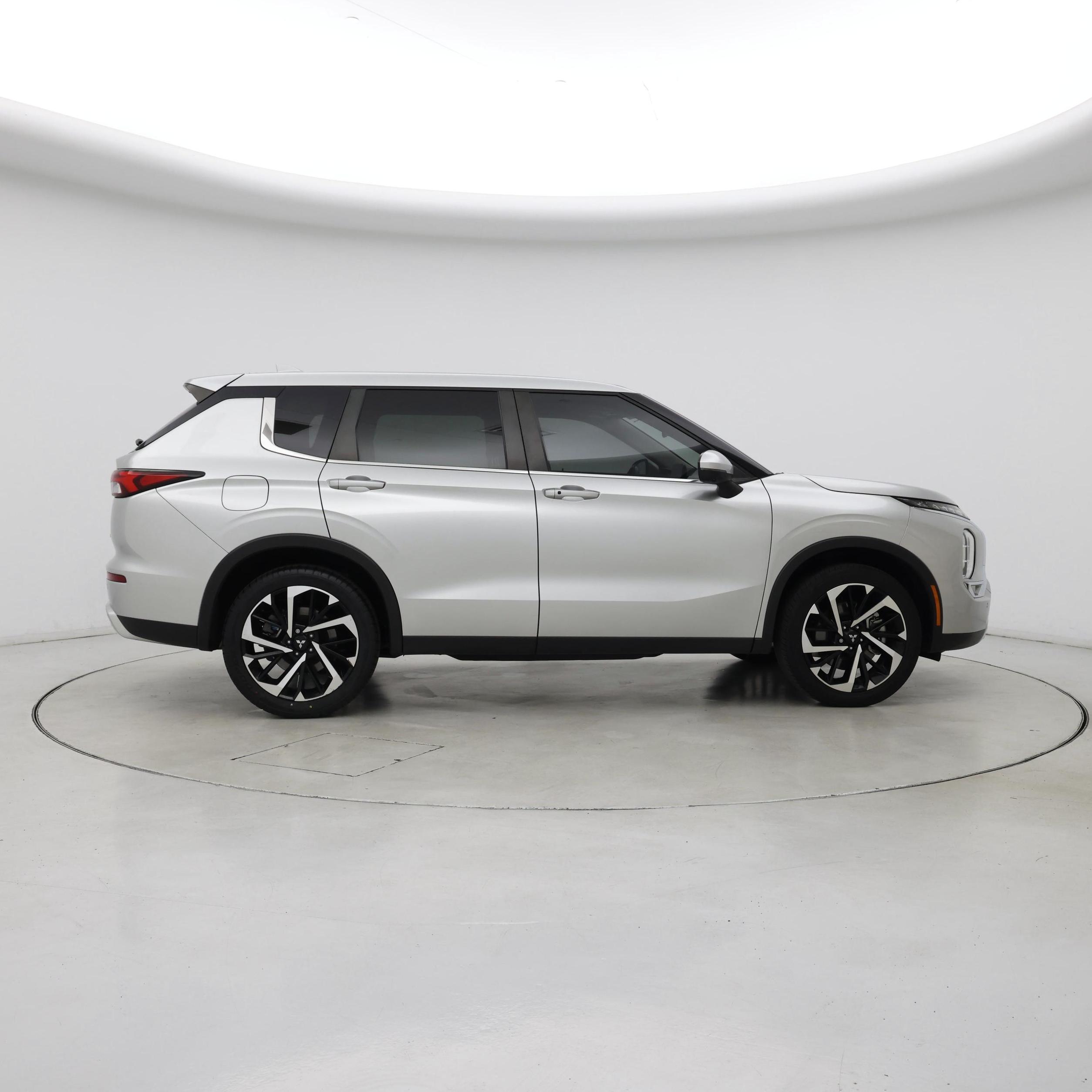Thumbnail: 2022 Mitsubishi Outlander - 7