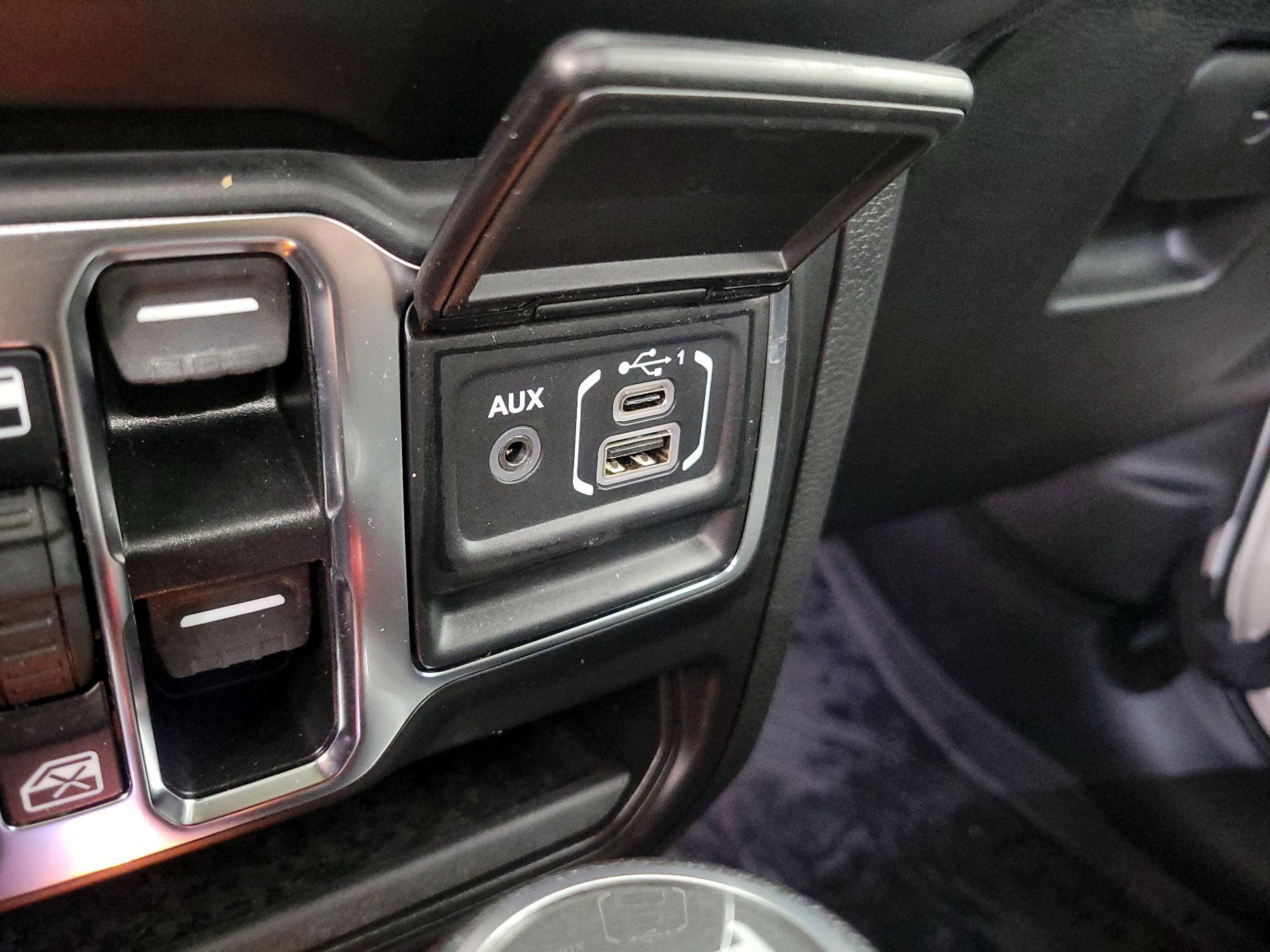 Thumbnail: 2021 Jeep Wrangler - 18