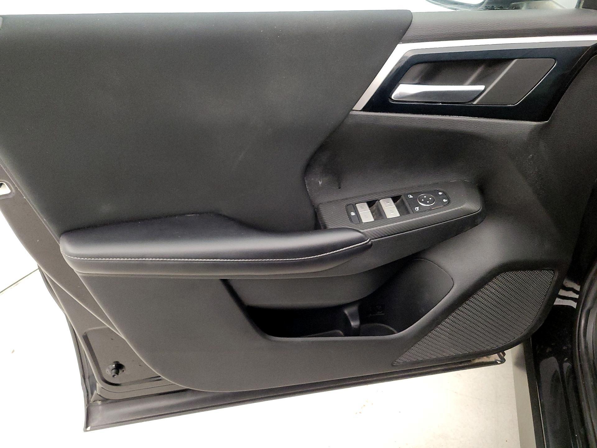 Thumbnail: 2022 Mitsubishi Outlander - 12