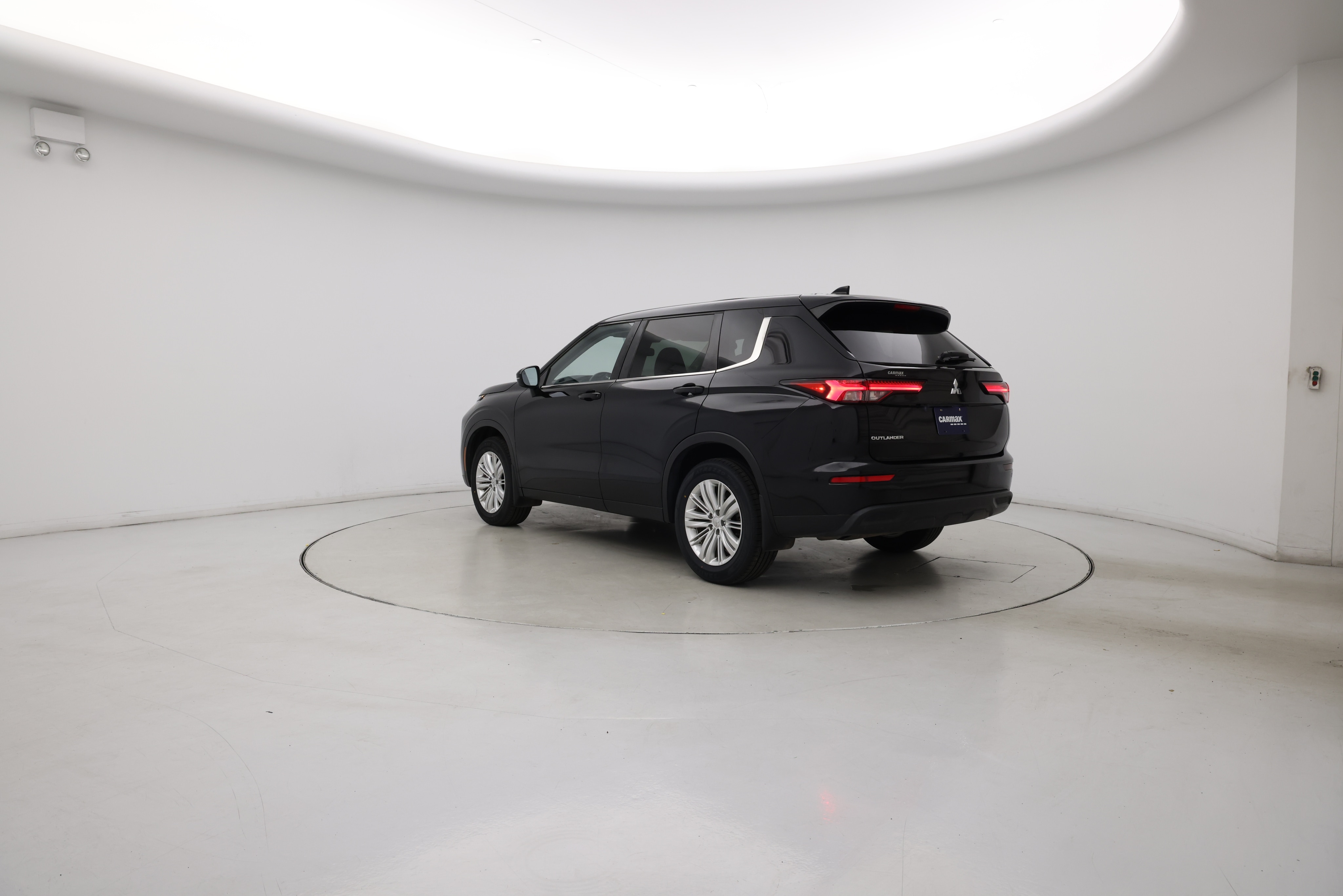 Thumbnail: 2022 Mitsubishi Outlander - 2