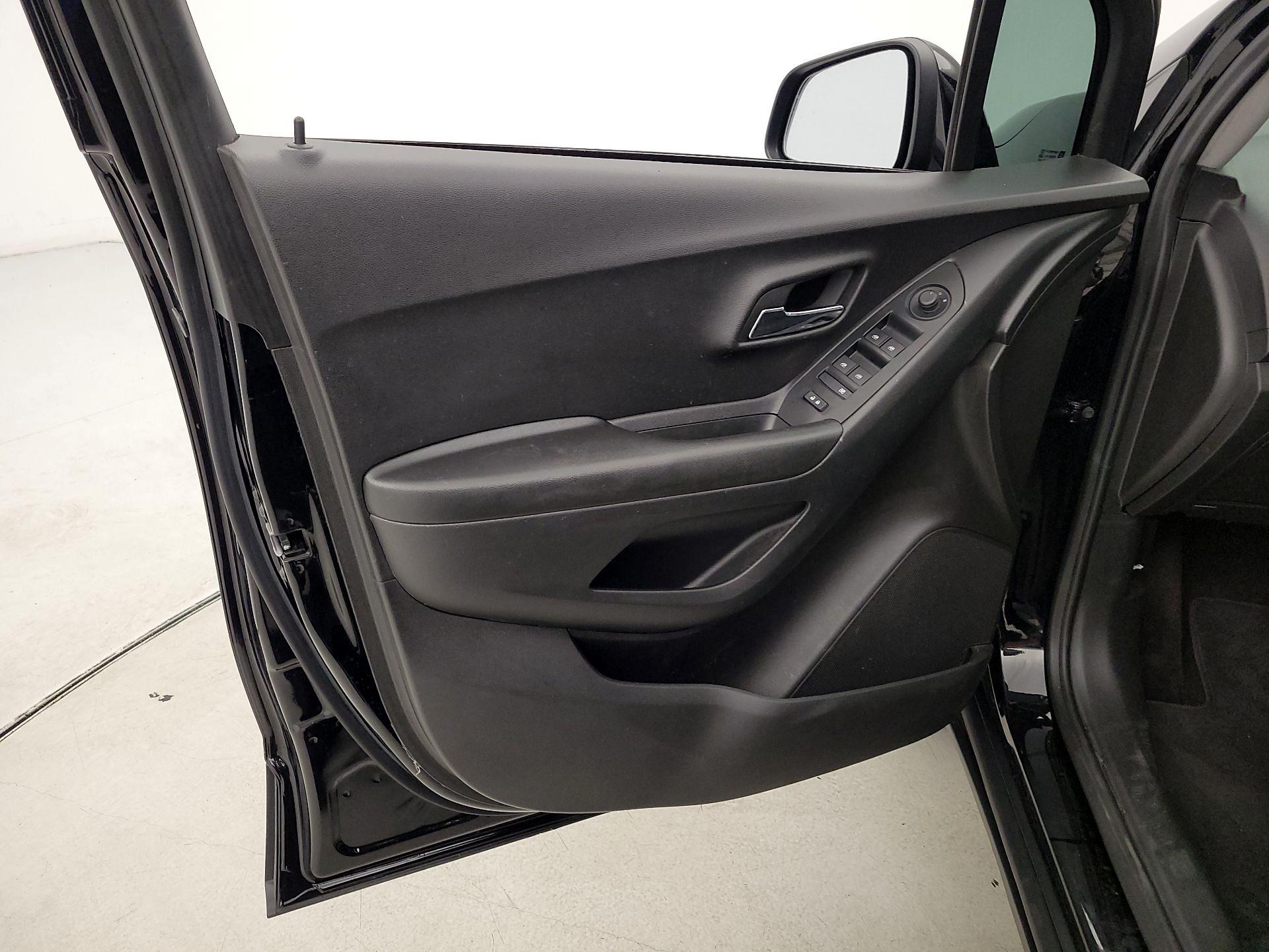 Thumbnail: 2022 Chevrolet Trax - 12