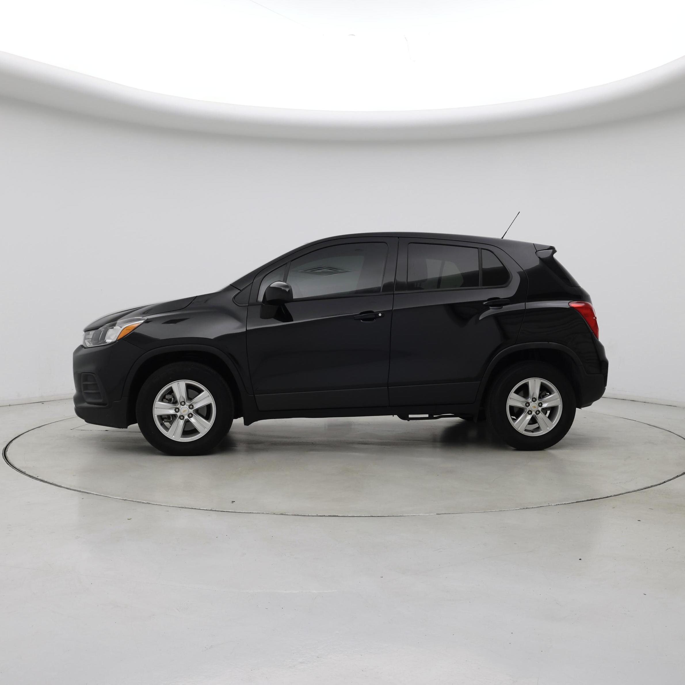 Thumbnail: 2022 Chevrolet Trax - 3