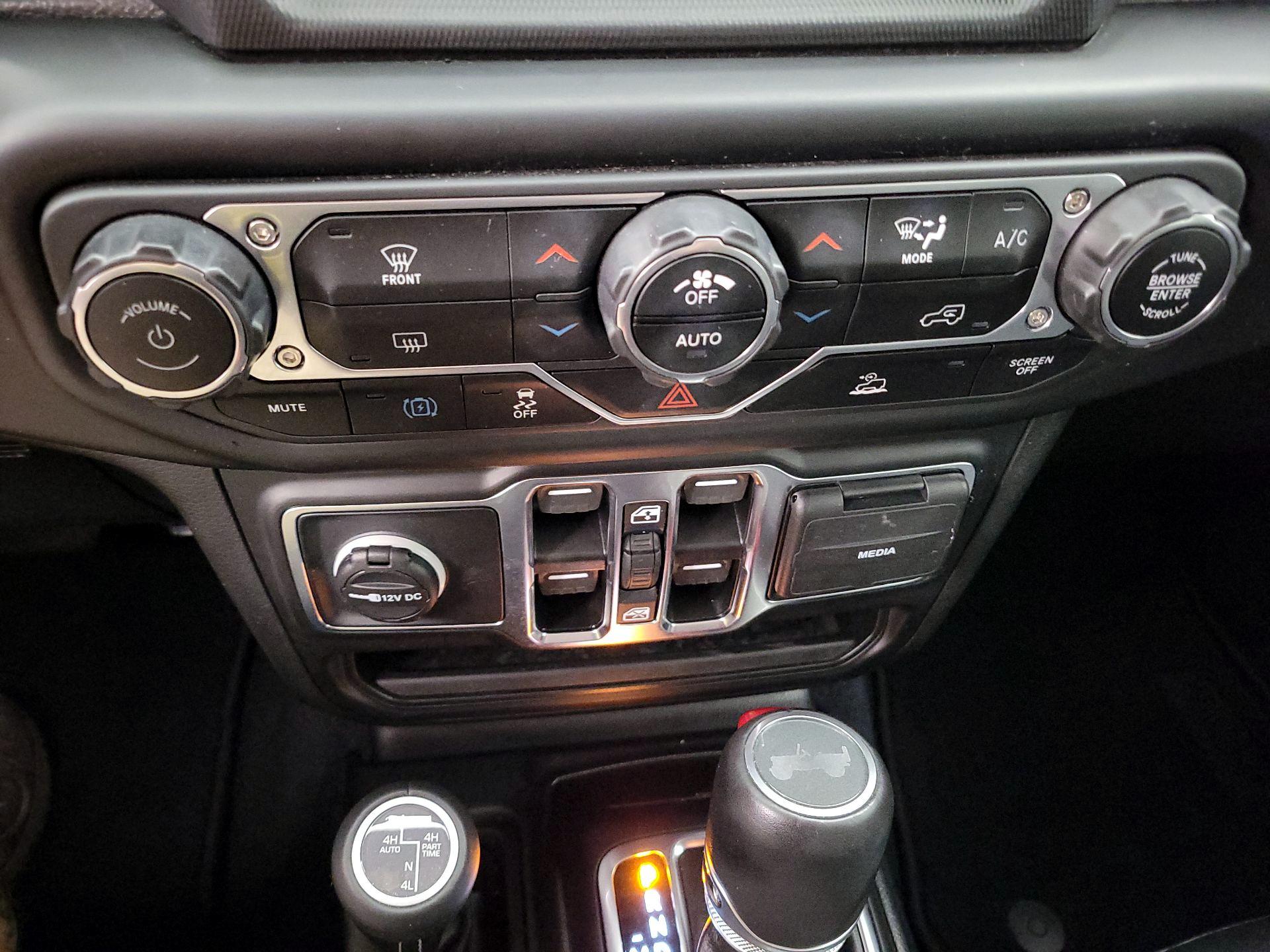 Thumbnail: 2022 Jeep Wrangler - 17
