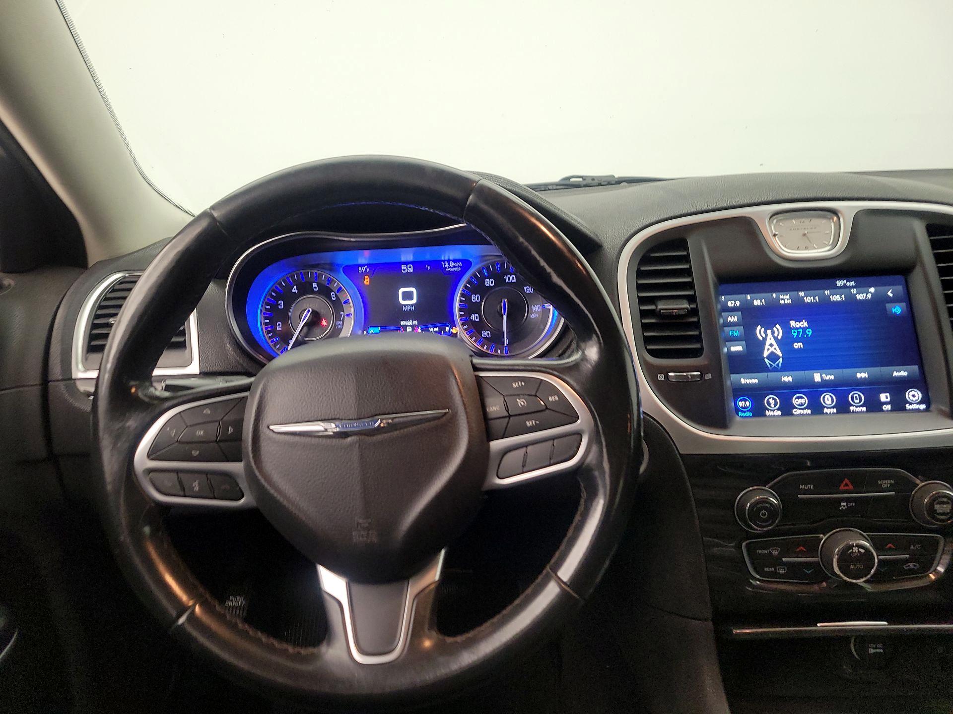 Thumbnail: 2019 Chrysler 300 - 10