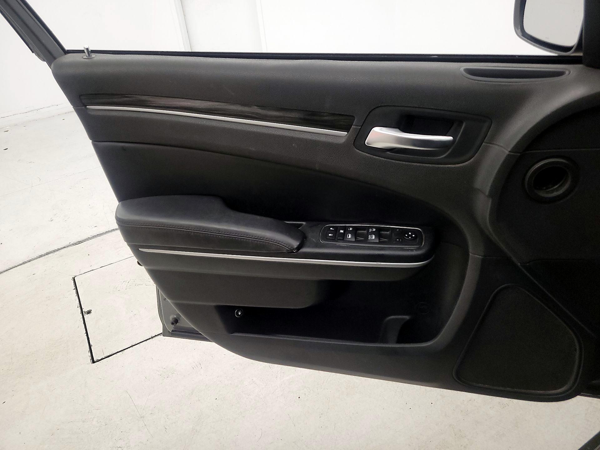 Thumbnail: 2019 Chrysler 300 - 12