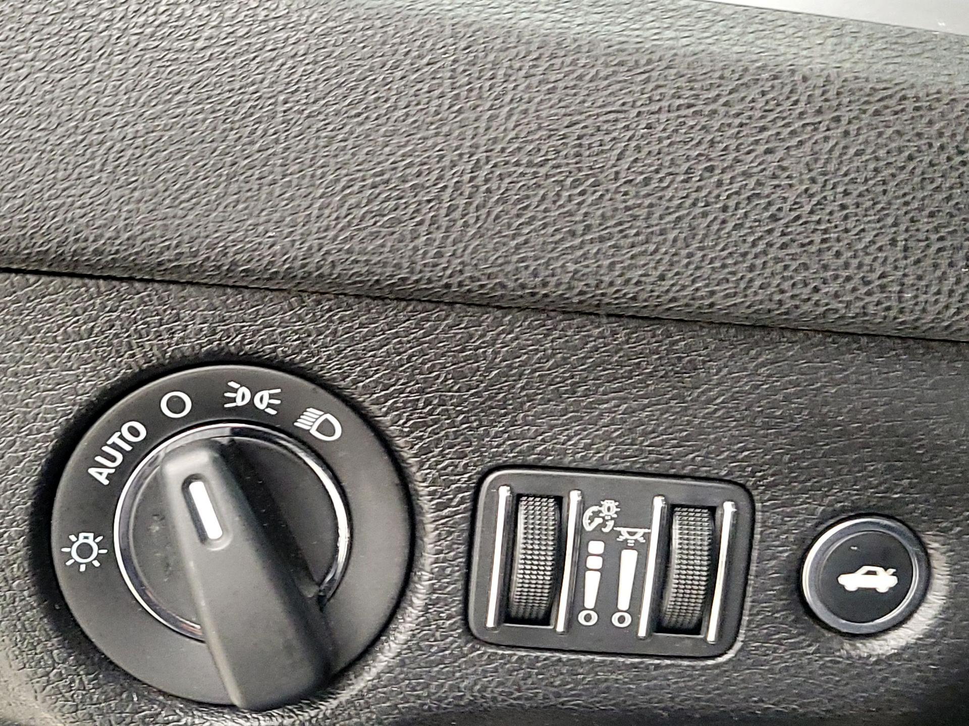 Thumbnail: 2019 Chrysler 300 - 13