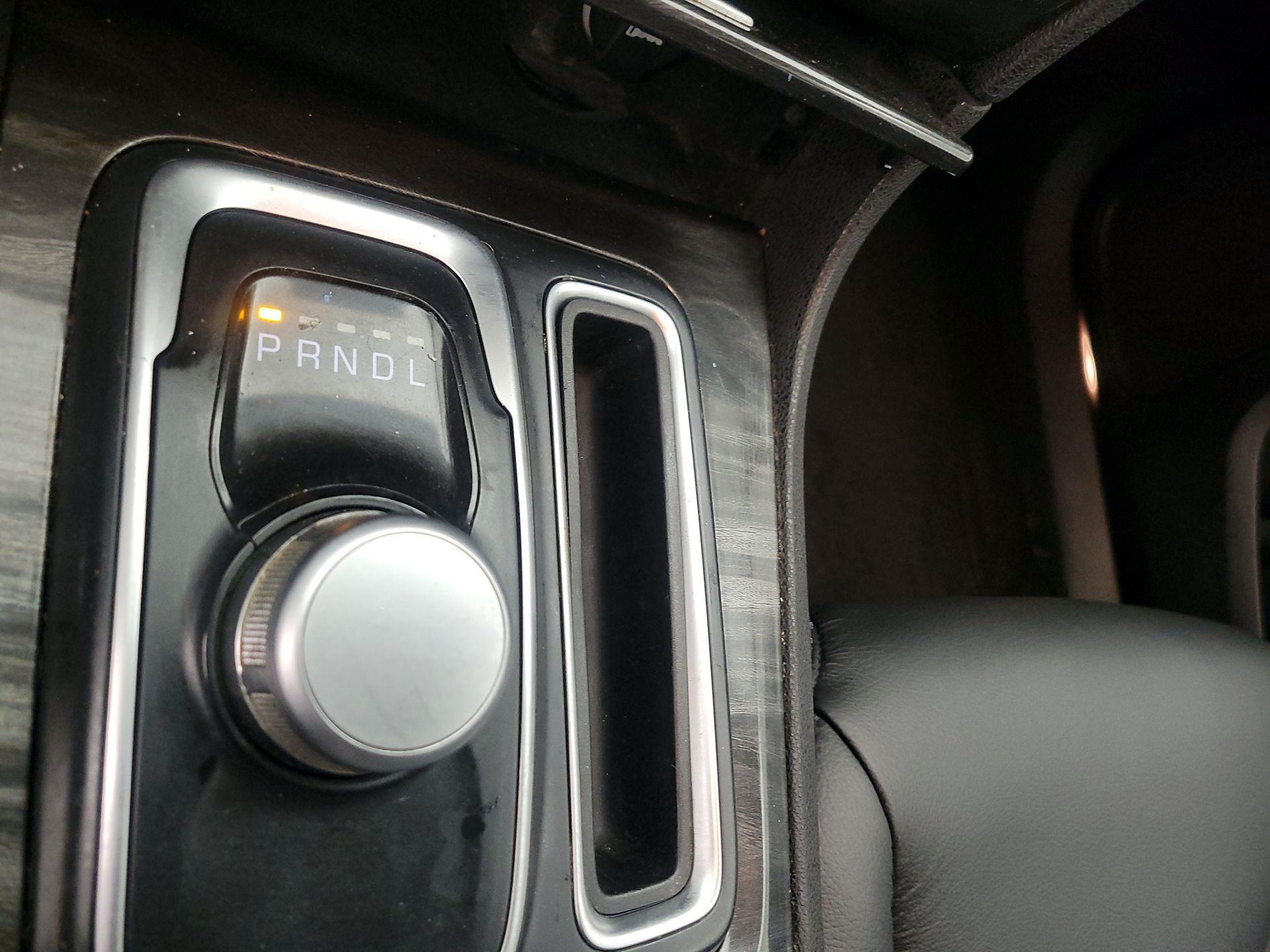 Thumbnail: 2019 Chrysler 300 - 17