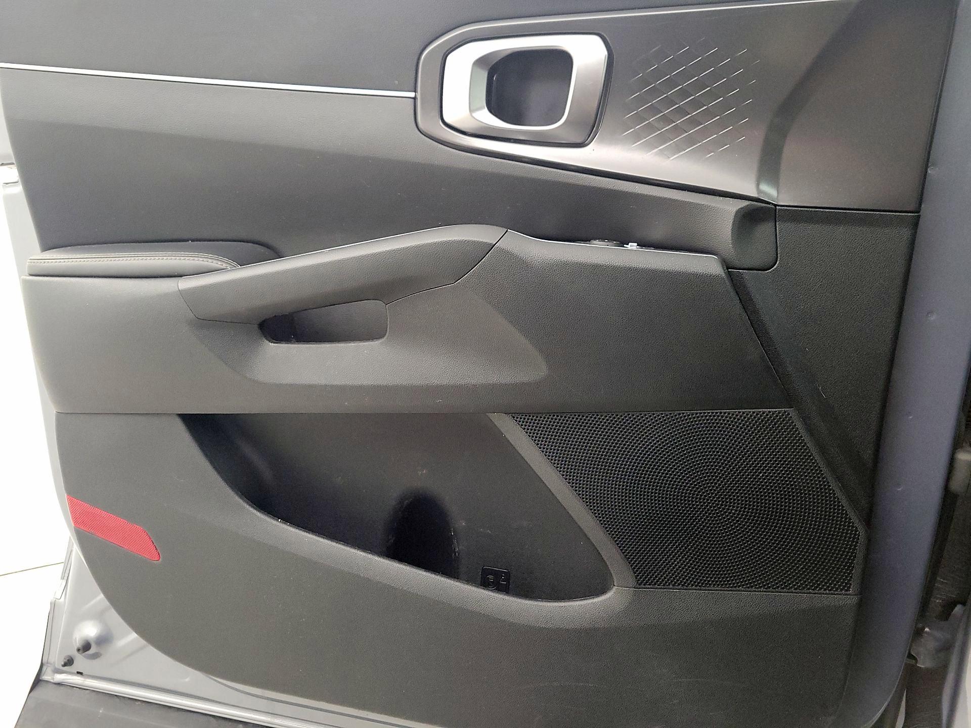 Thumbnail: 2023 Kia Sorento - 12